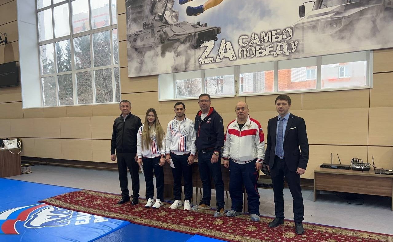 Николай Владимиров вручил награды призерам Чемпионата мира по самбо