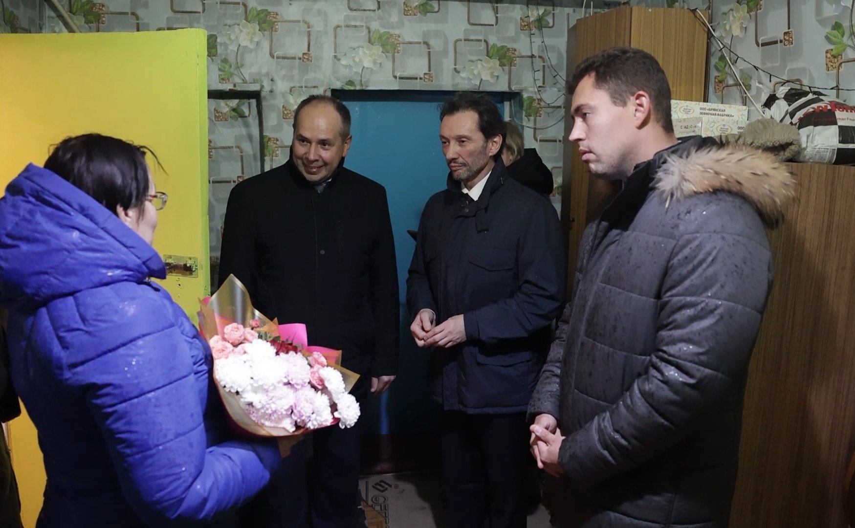 Максим Кавджарадзе и председатель Липецкого областного Совета депутатов Владимир Сериков посетили семьи бойцов СВО Измалковского округа Липецкой области