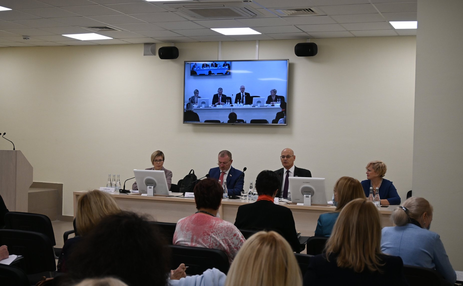 Сергей Горняков и Владимир Круглый приняли участие в совещании по вопросам организации в субъектах Южного Федерального округа медицинской помощи пациентам, страдающим редкими (орфанными) заболеваниями