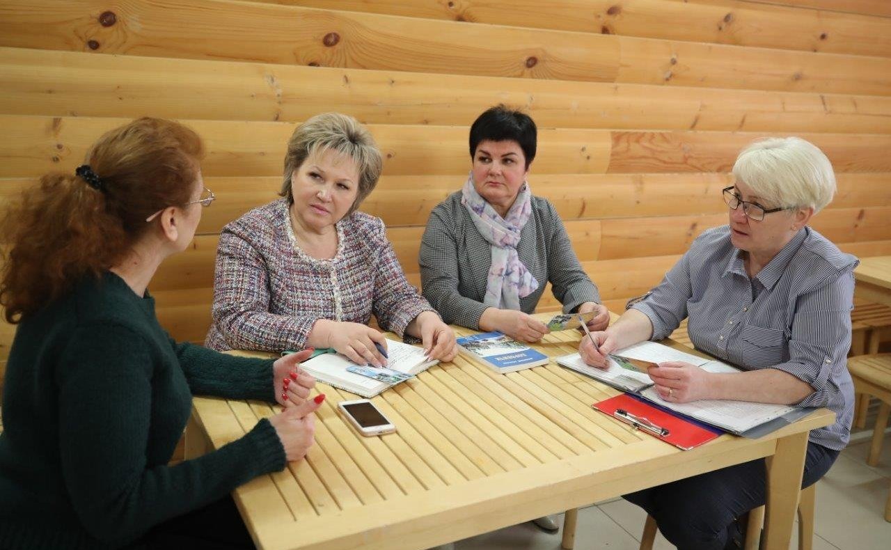 Елена Писарева в рамках работы в регионе побывала в Боровичском районе
