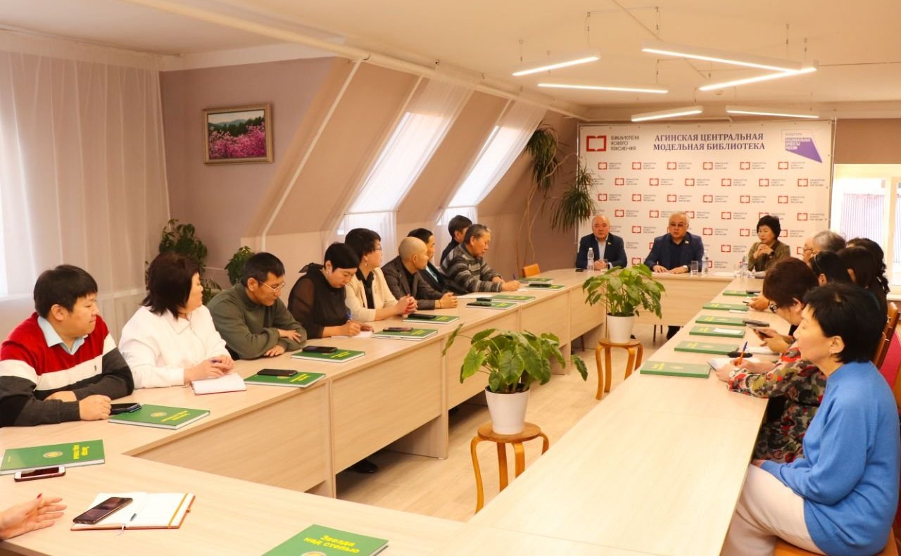 Баир Жамсуев встретился в Агинском с представителями СМИ