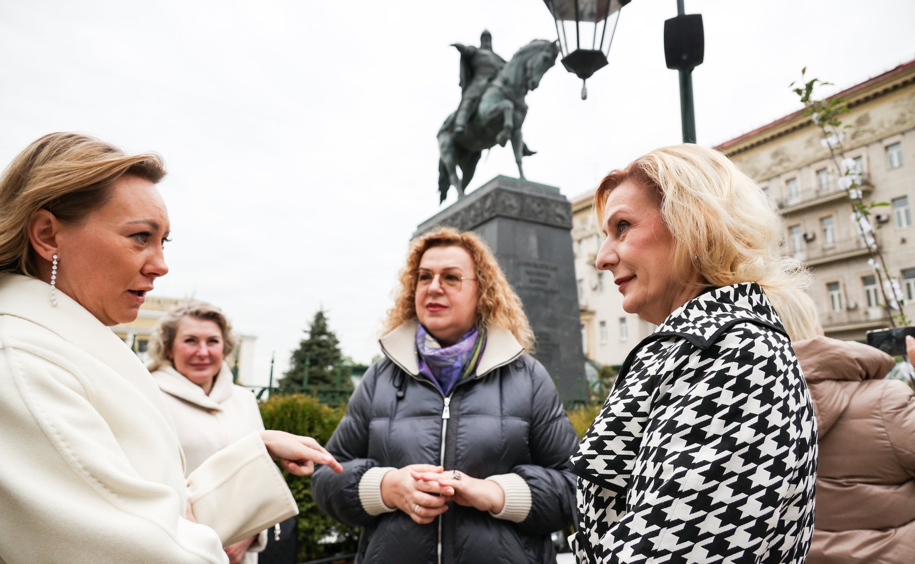 Сенаторы РФ открыли ярмарку фермерской продукции в Москве