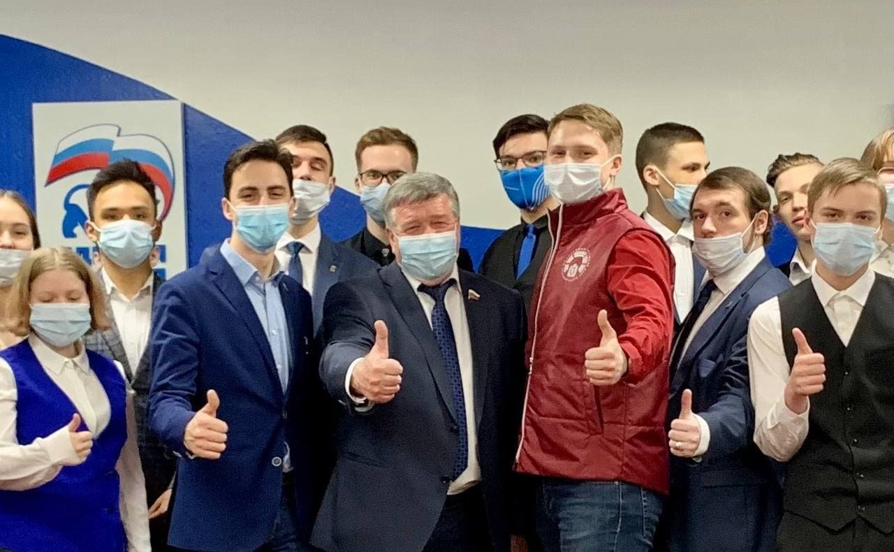 Валерий Семенов встретился со студентами индустриального института и активистами общественных организаций