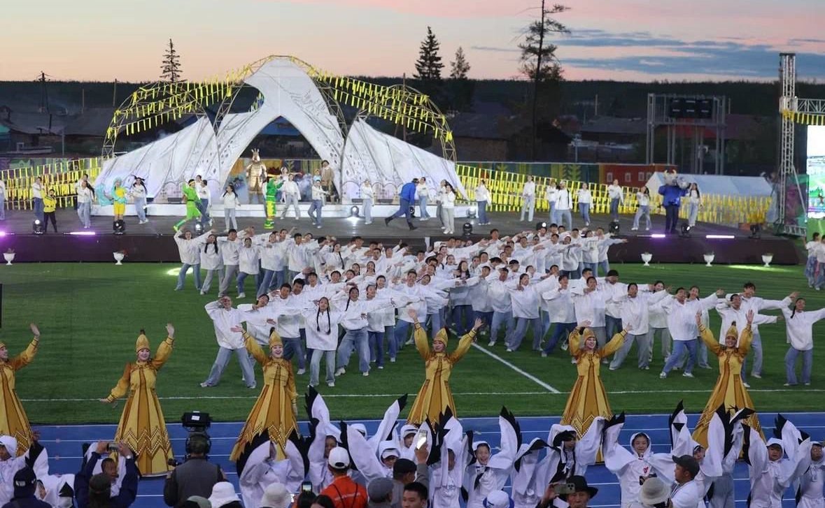 Сахамин Афанасьев принял участие в торжественной церемонии открытия игр в Таттинском районе