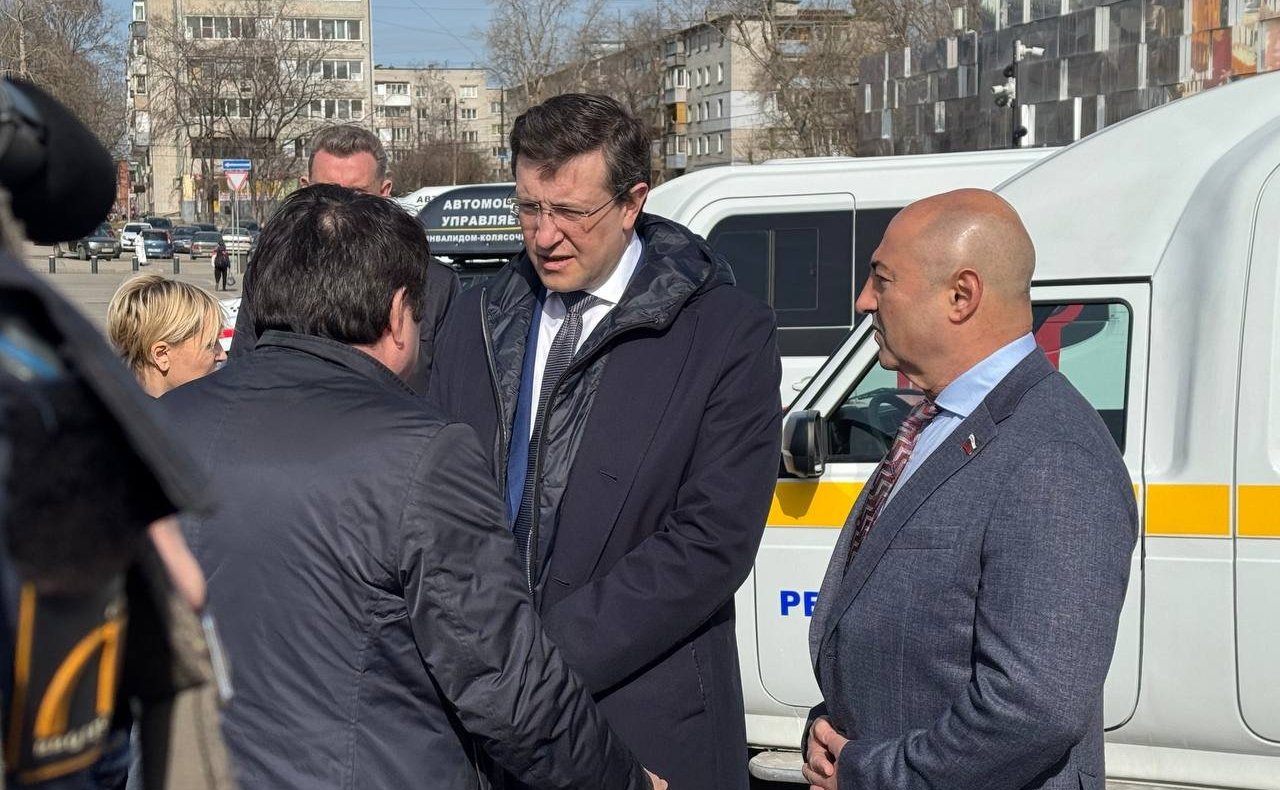 Александр Вайнберг передал автомобиль ветерану специальной военной операции