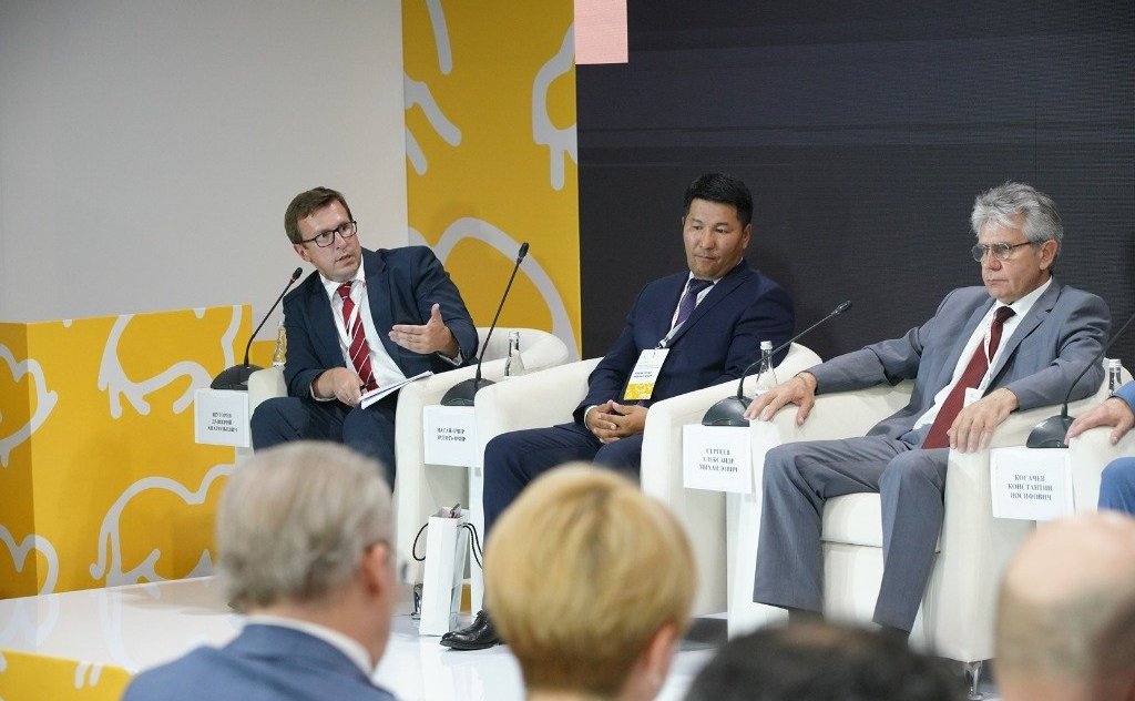 Пленарная сессии на тему «Евразийский вектор международного научно-технологического сотрудничества «Разворот на Восток»