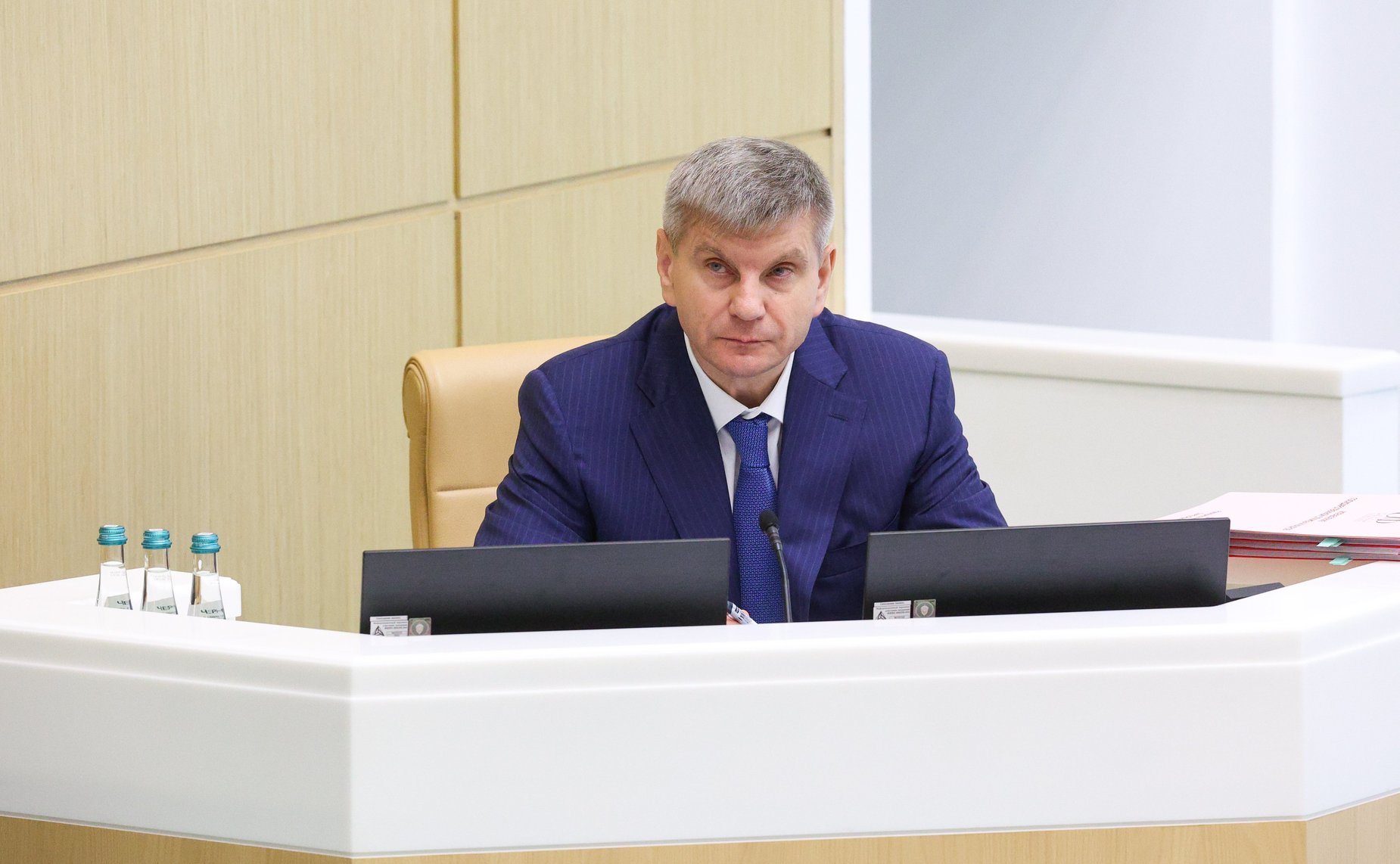 Геннадий Голов