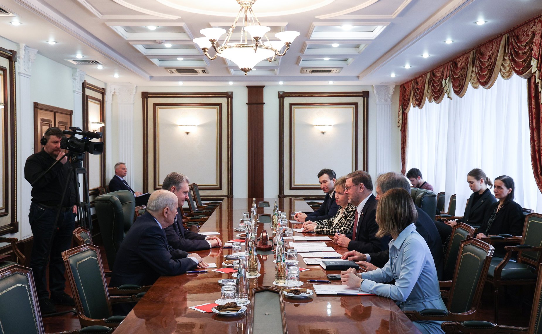 Константин Косачев провел встречу с наблюдателями за выборами Президента России от Международного движения русофилов