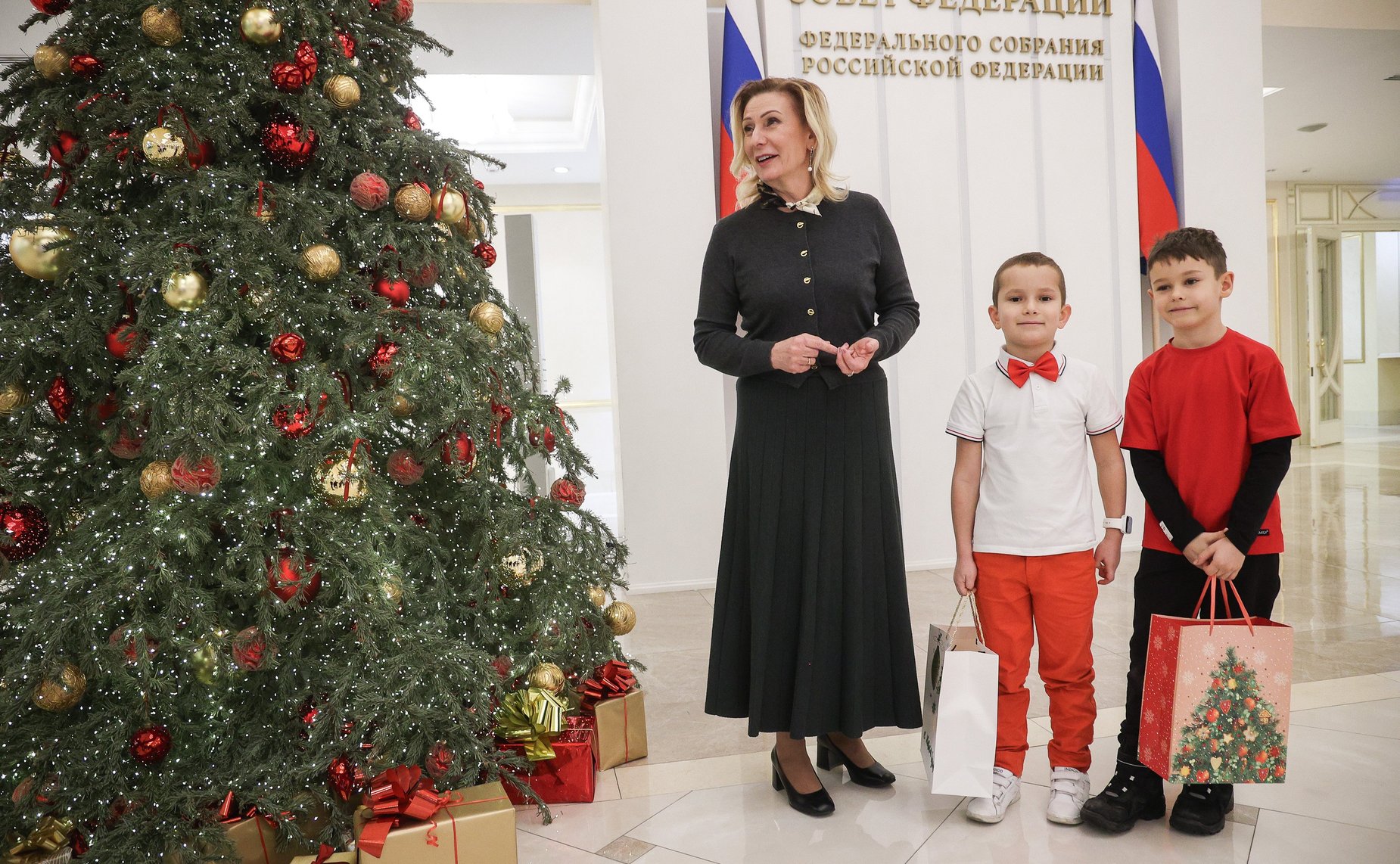 Инна Святенко приняла участие в благотворительной акции «Елка желаний» и исполнила желания юных москвичей