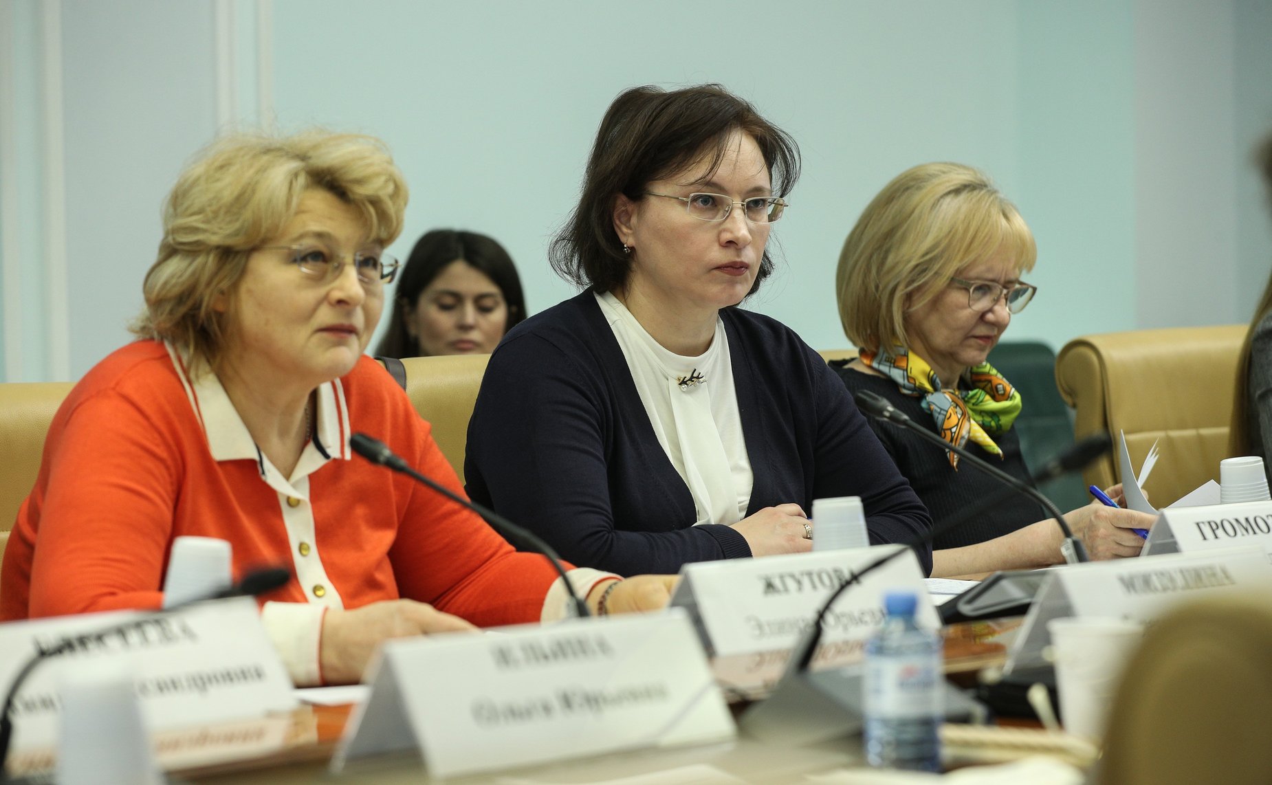 «Круглый стол» Комитета по конституционному законодательству и 
государственному строительству