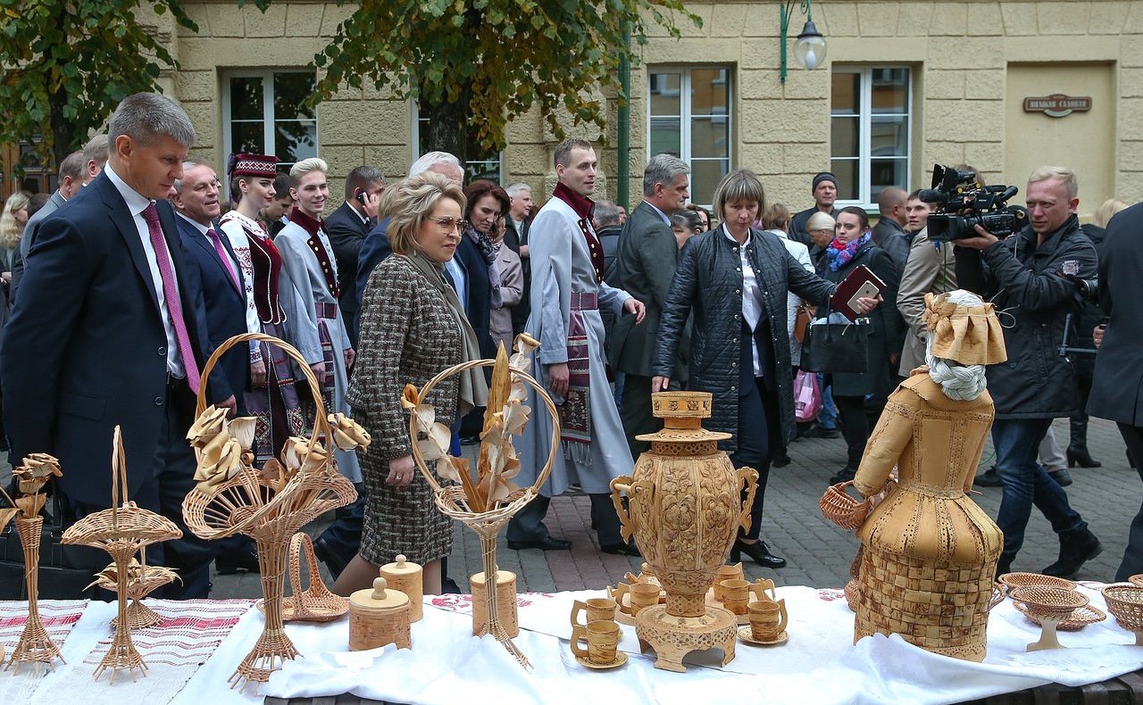 Председатели верхних палат парламентов России и Беларуси В. Матвиенко и М. Мясникович открыли в Могилеве выставку ремесел