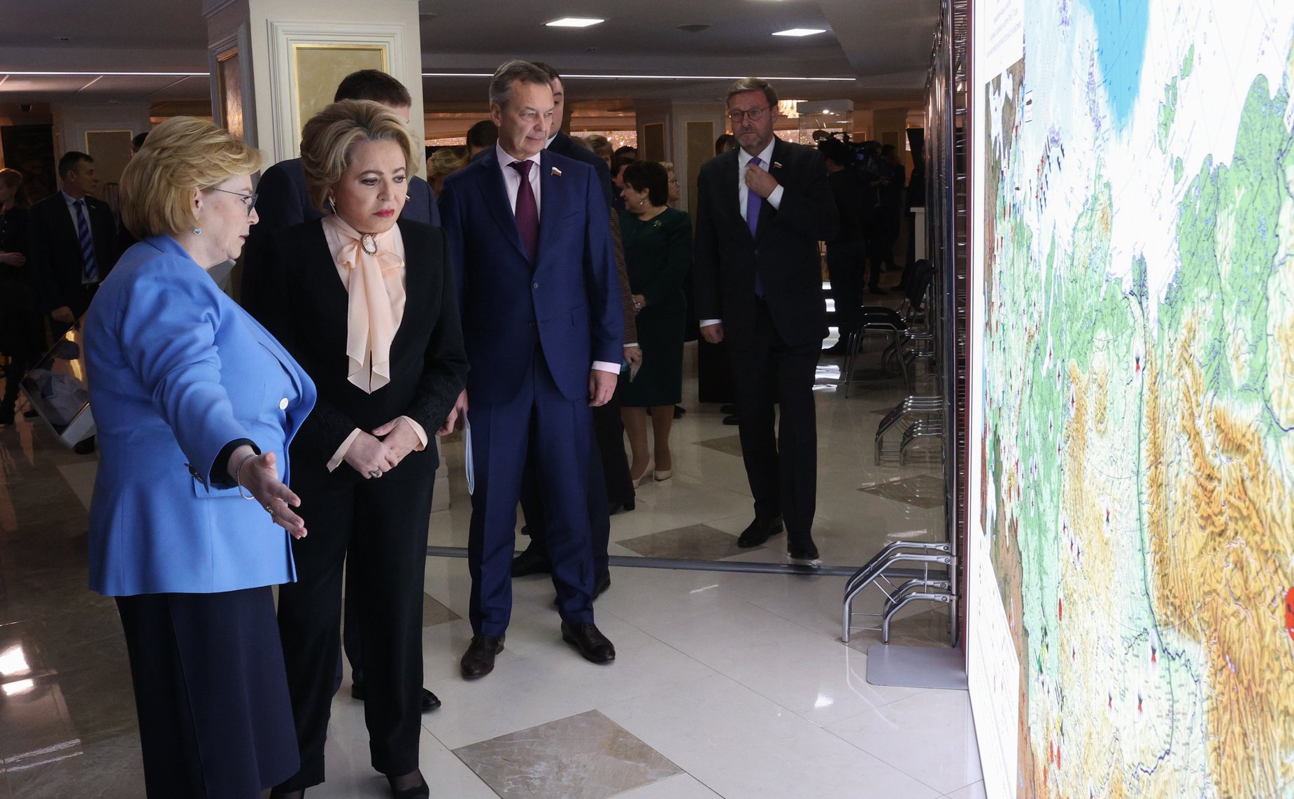 Валентина Матвиенко и Вероника Скворцова открыли выставку «ФМБА России: история, современность и будущее»