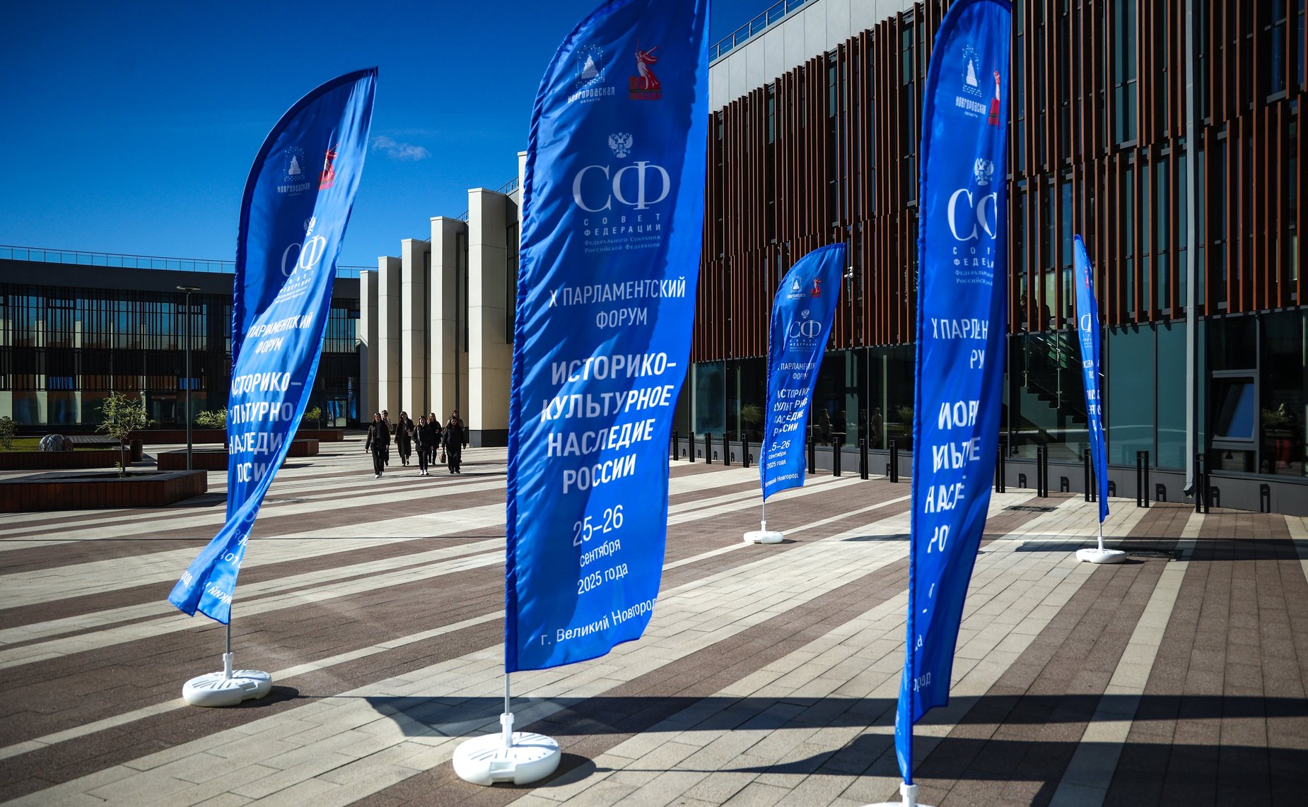 Валентина Матвиенко посетила Софийский собор и осмотрела выставку брендов «Новгородский торг»