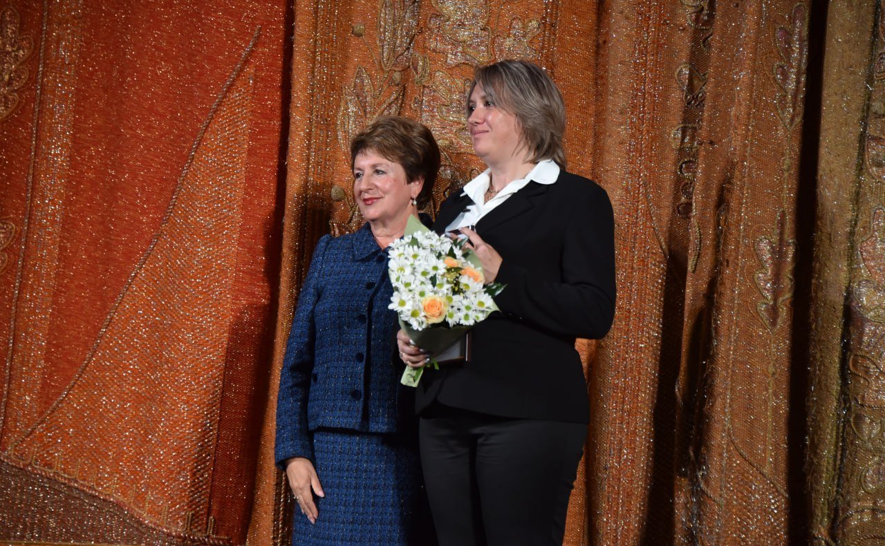 Екатерина Алтабаева поздравила коллективы севастопольских школ с Днём учителя