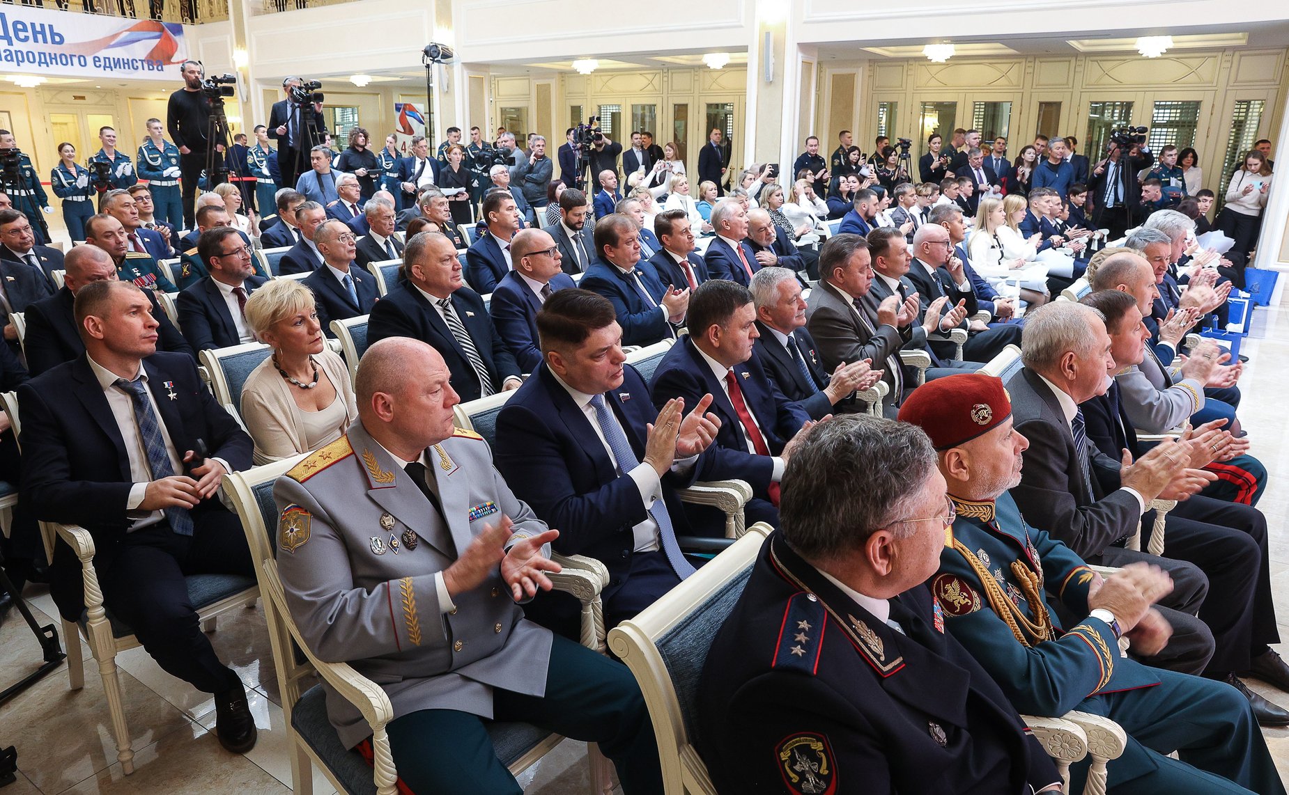 X торжественная церемония награждения детей и подростков, проявивших мужество в экстремальных ситуациях и спасших человеческие жизни