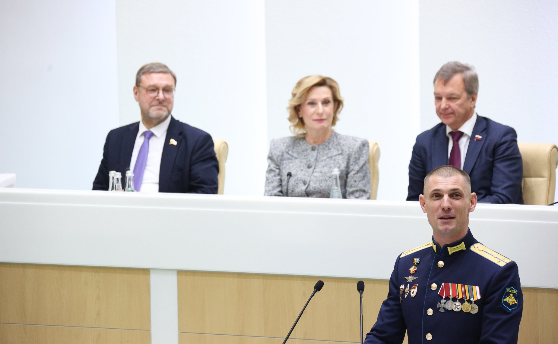 Гвардии старший лейтенант Воздушно-десантных войск, члена Союза писателей России Сергей Лобанов