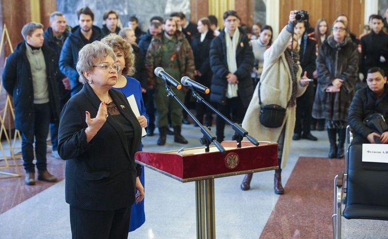 Оксана Хлякина приняла участие в акции «Дорога домой», в рамках которой найденные поисковиками останки погибших воинов передаются на родину для погребения в семейных могилах