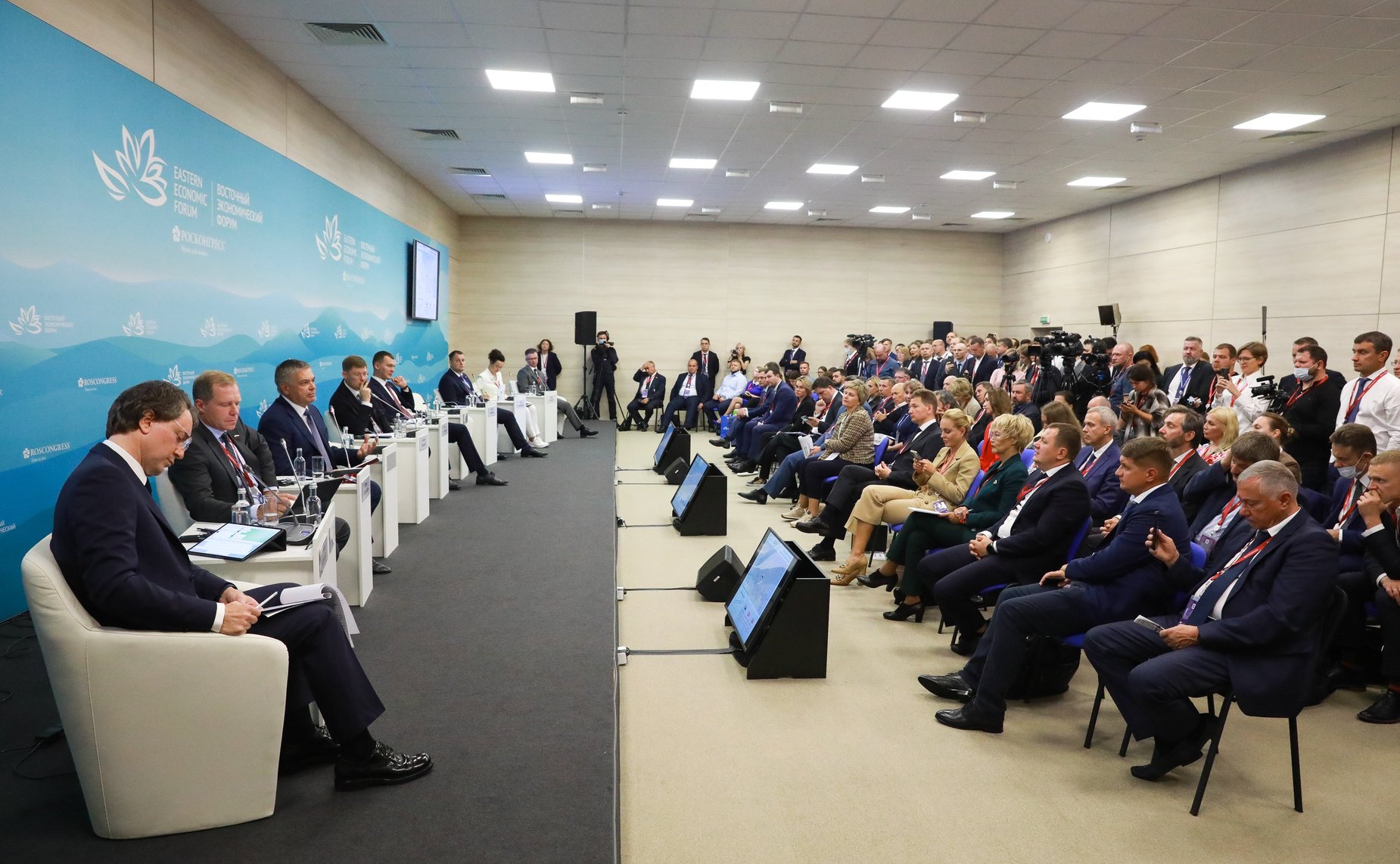 Андрей Кутепов принимает участие в работе Восточного экономического форума