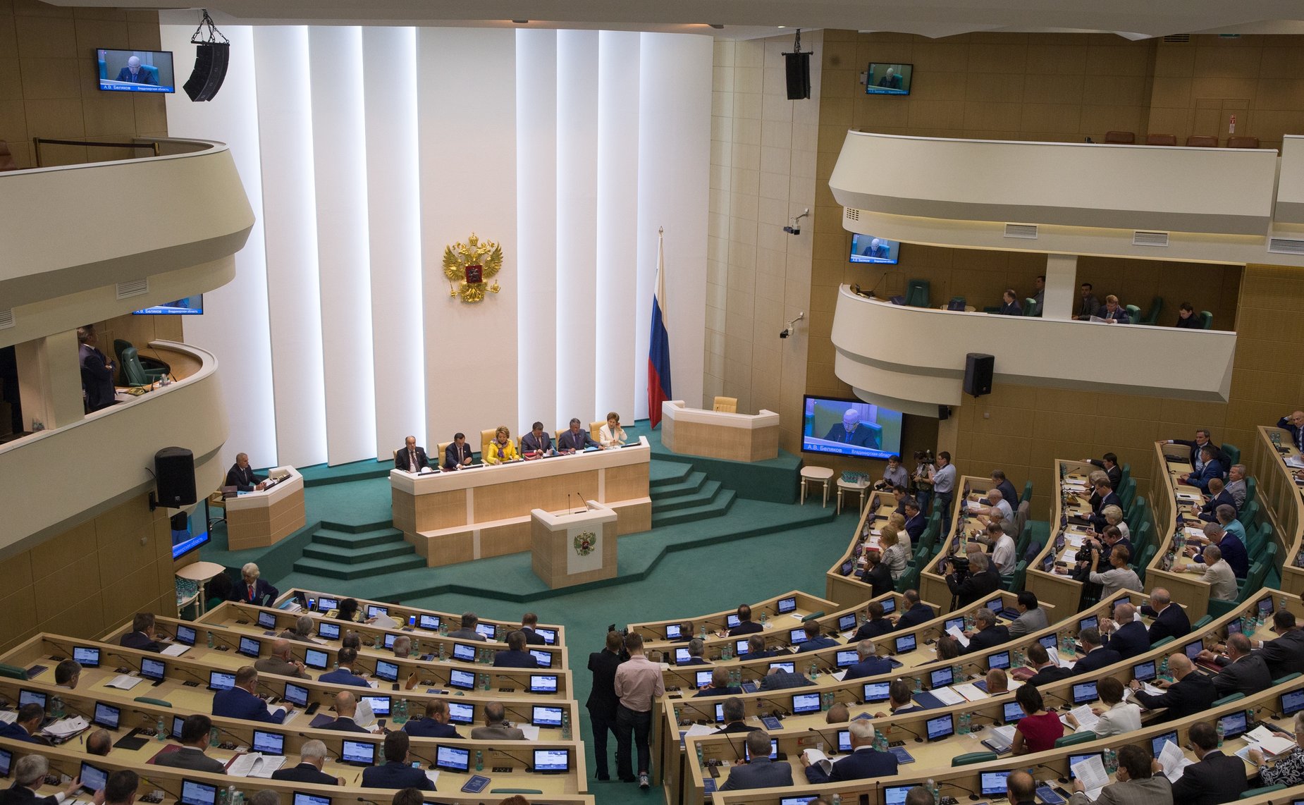 В зале 396 Заседания СФ