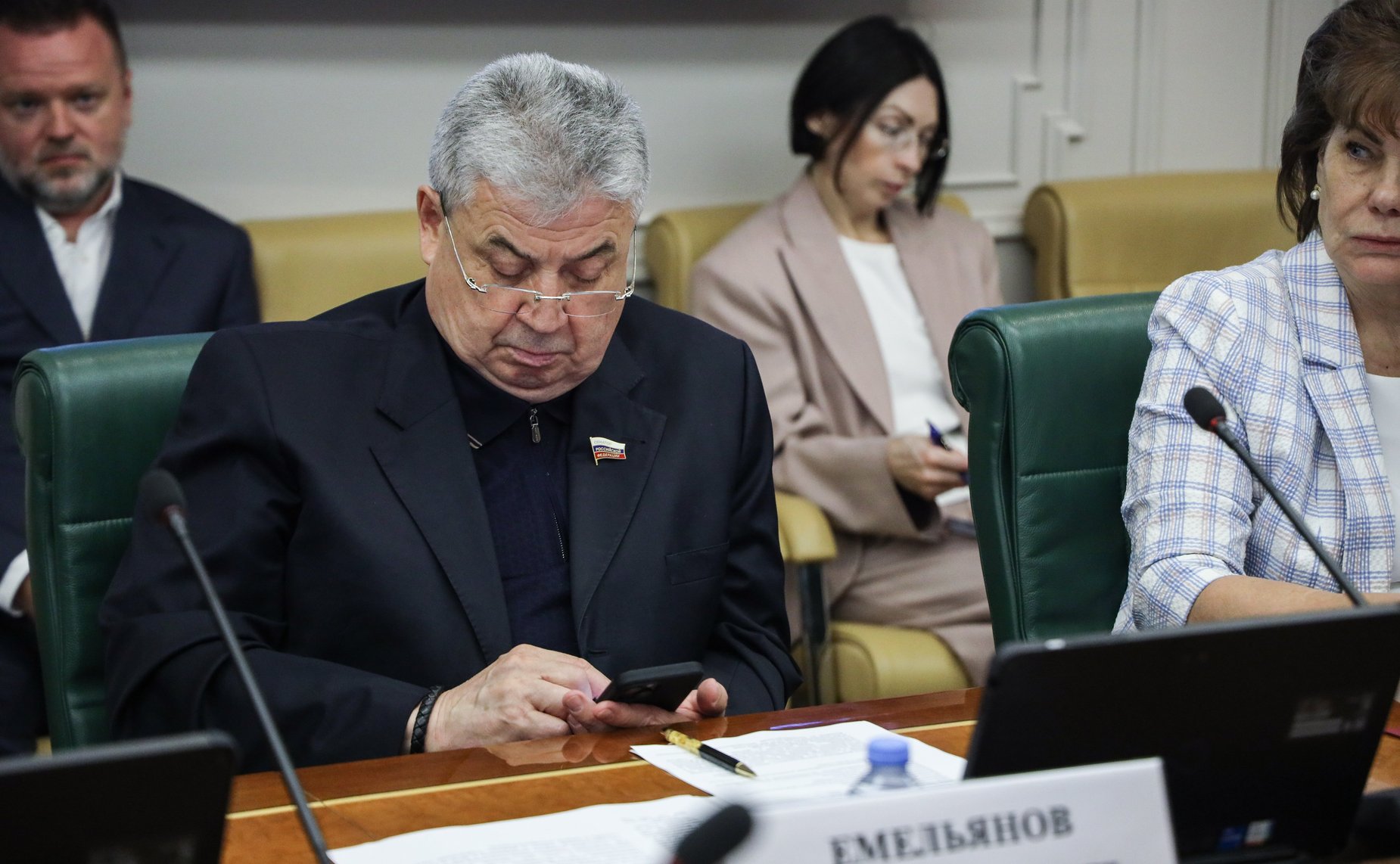 Геннадий Емельянов