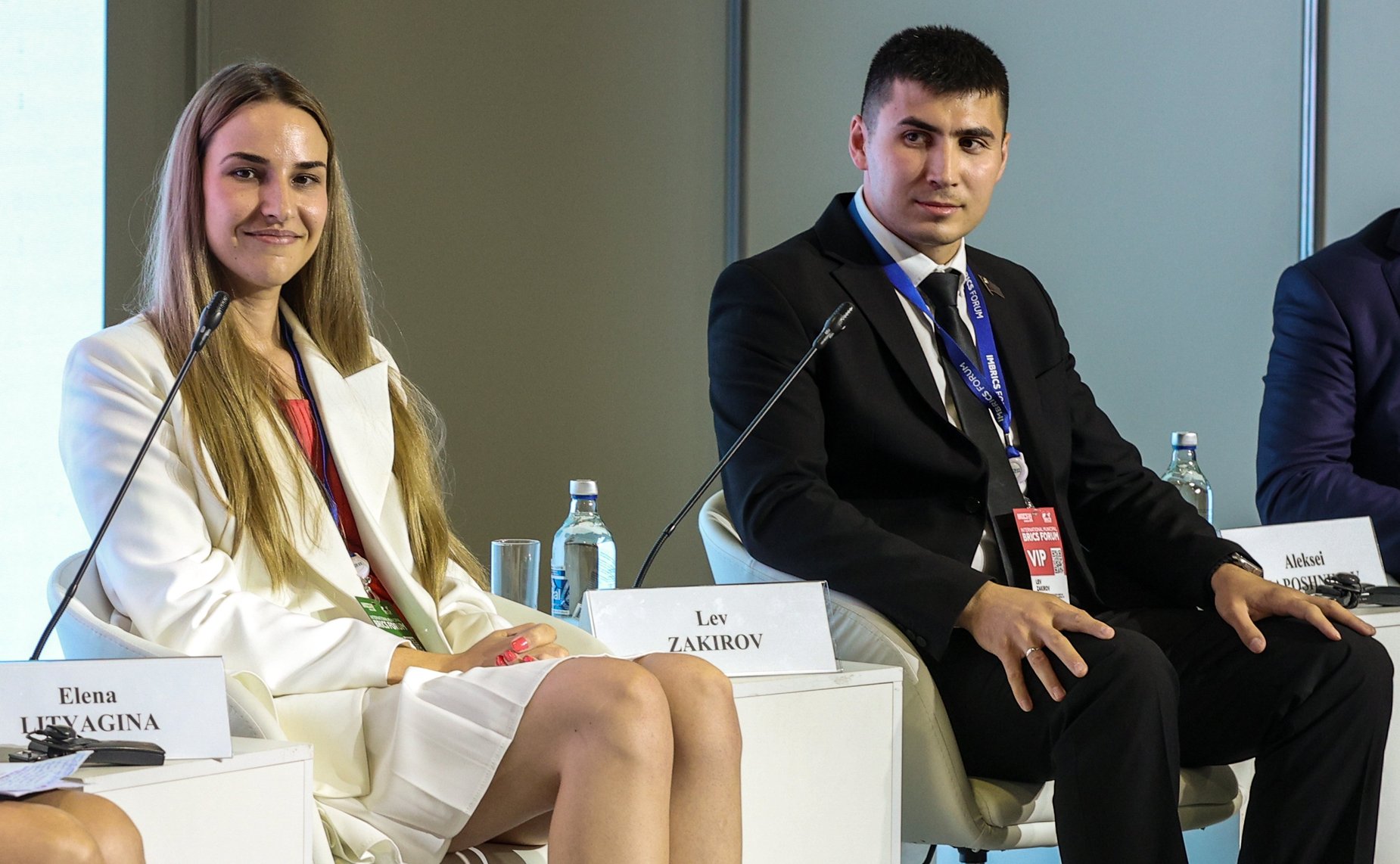 Заседание сессии «Развитие молодежного парламентаризма. Международное сотрудничество молодых парламентариев: практика, проблемы, перспективы»