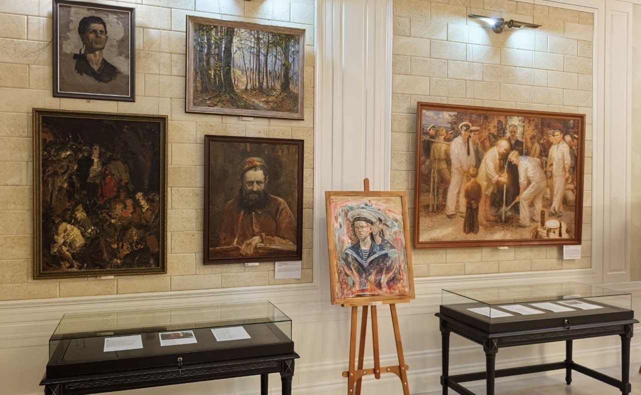 Екатерина Алтабаева приняла участие в открытии выставки «Ради жизни на земле» в Севастопольской школе искусств