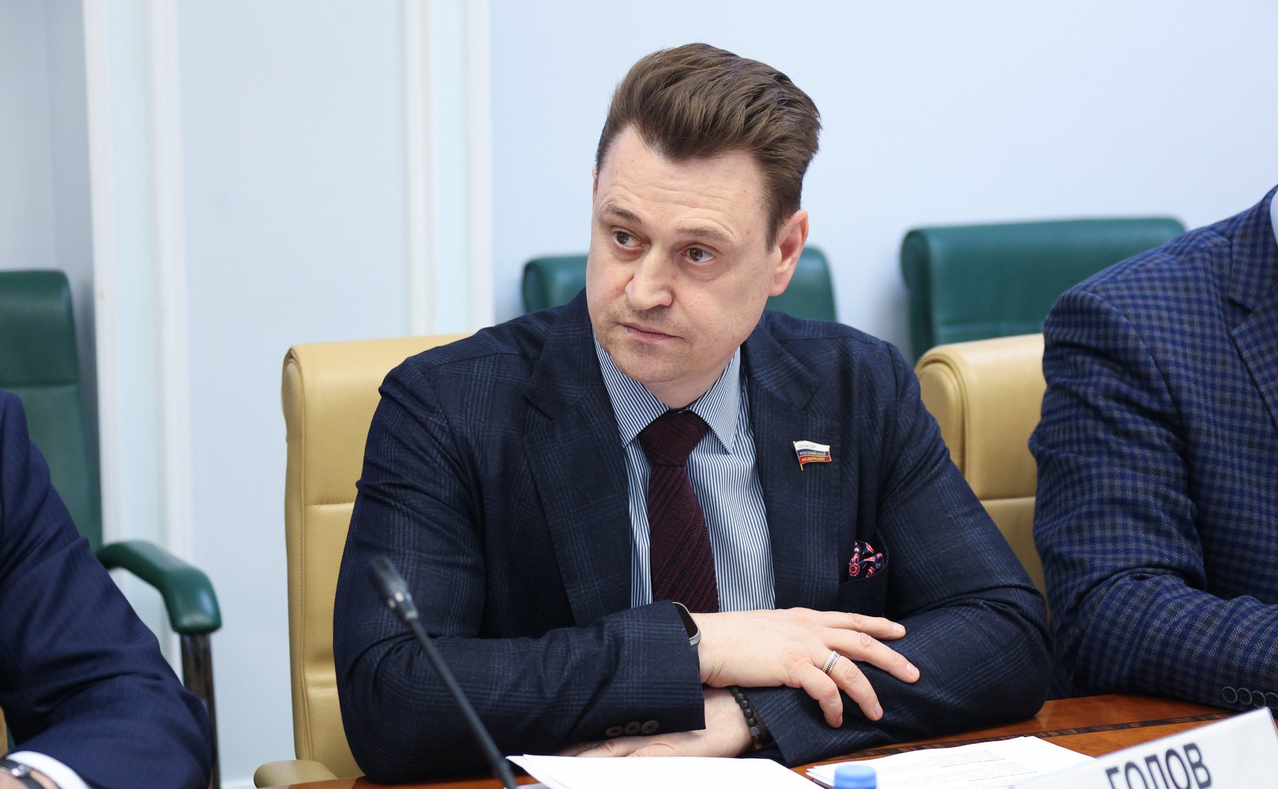 Олег Голов