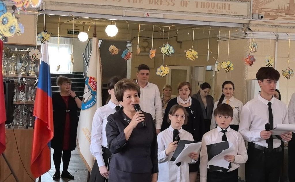 Екатерина Алтабаева побывала на торжественной линейке в школе №19 имени Героя Советского Союза Петра Павловича Павлова