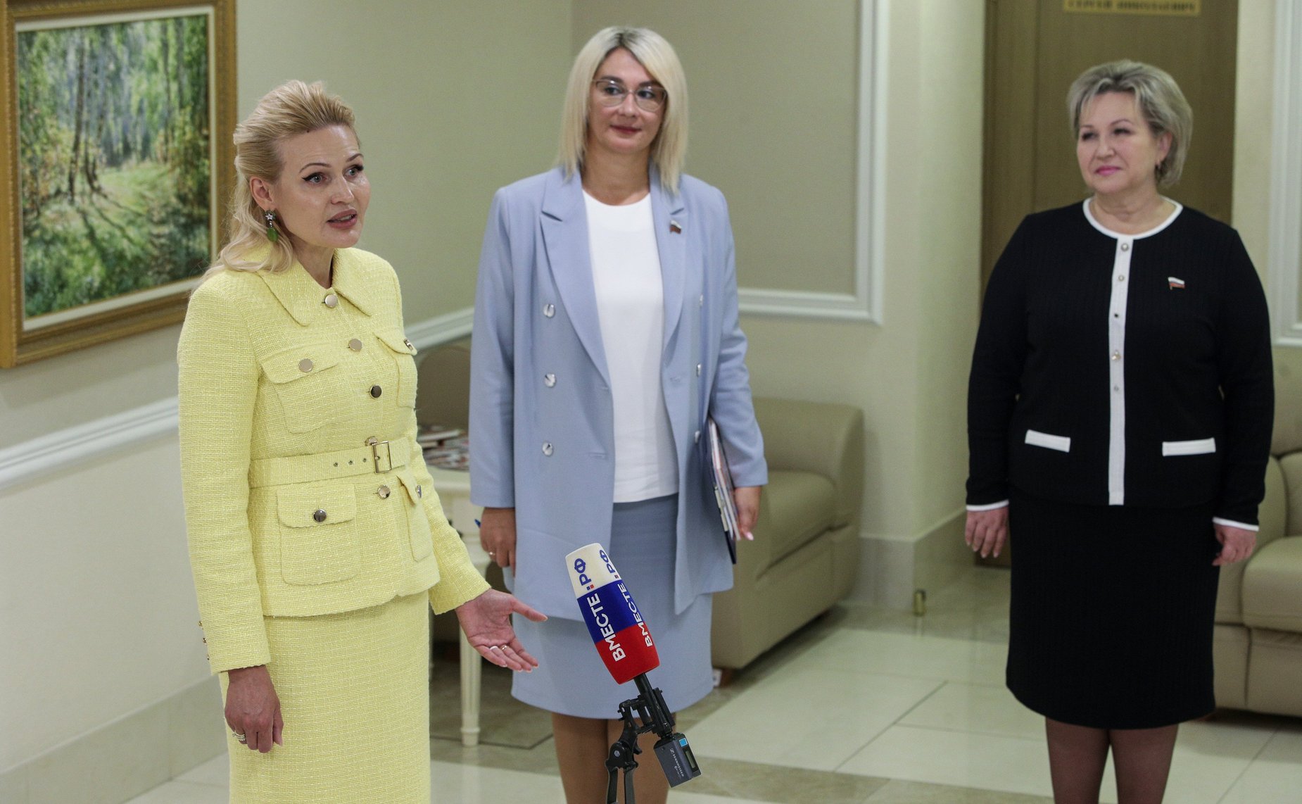 Открытие в Совете Федерации выставки о книжной серии «Удивительная Русь»