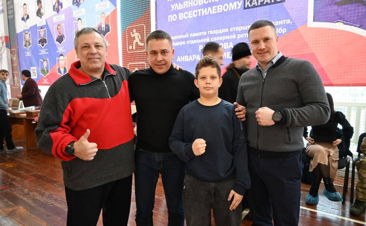 Айрат Гибатдинов вручил победителям спортивную экипировку и поздравил их с победой