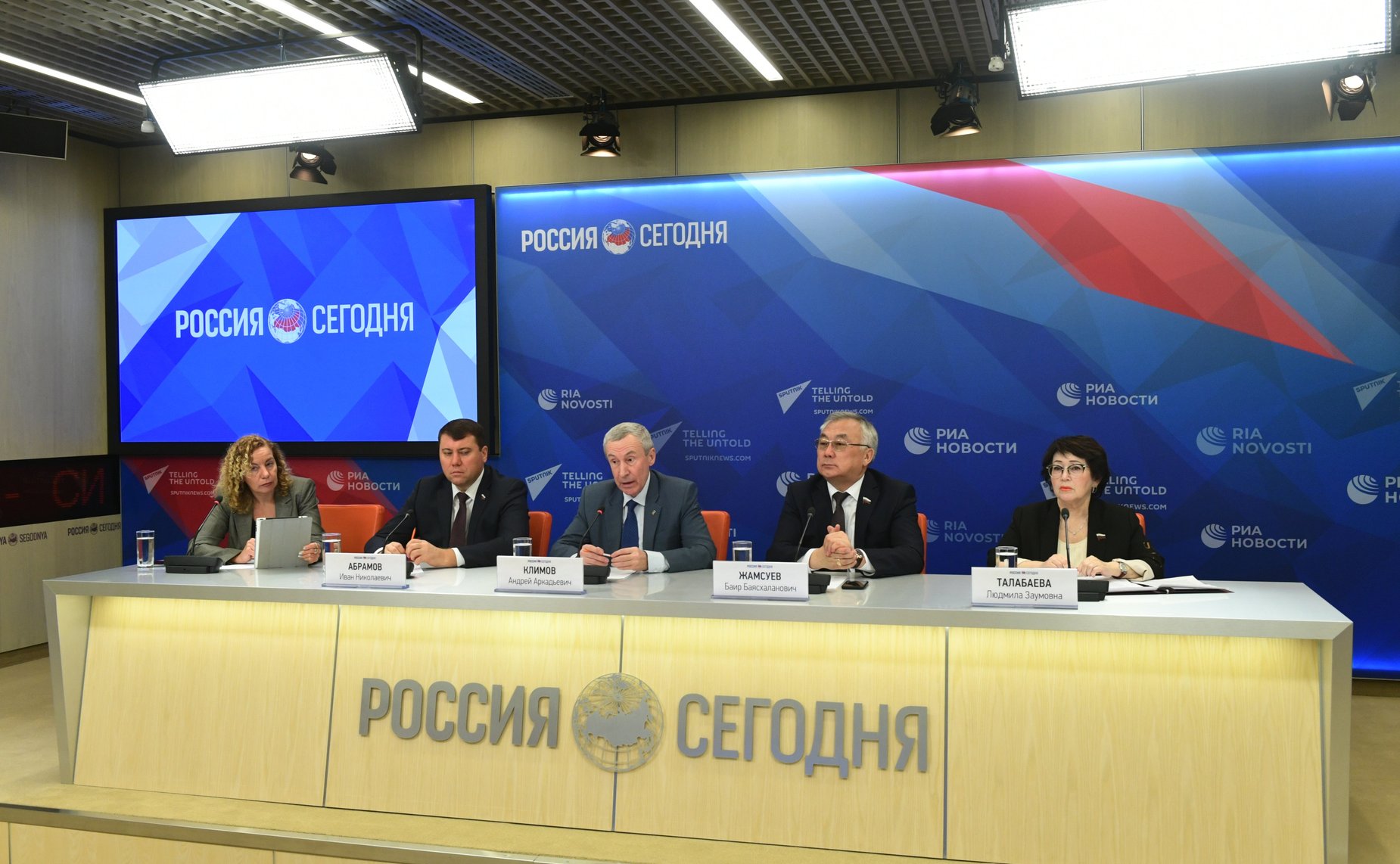 Пресс-конференция на тему «Борьба с коронавирусом в Китае: внутрироссийский и международный аспекты»