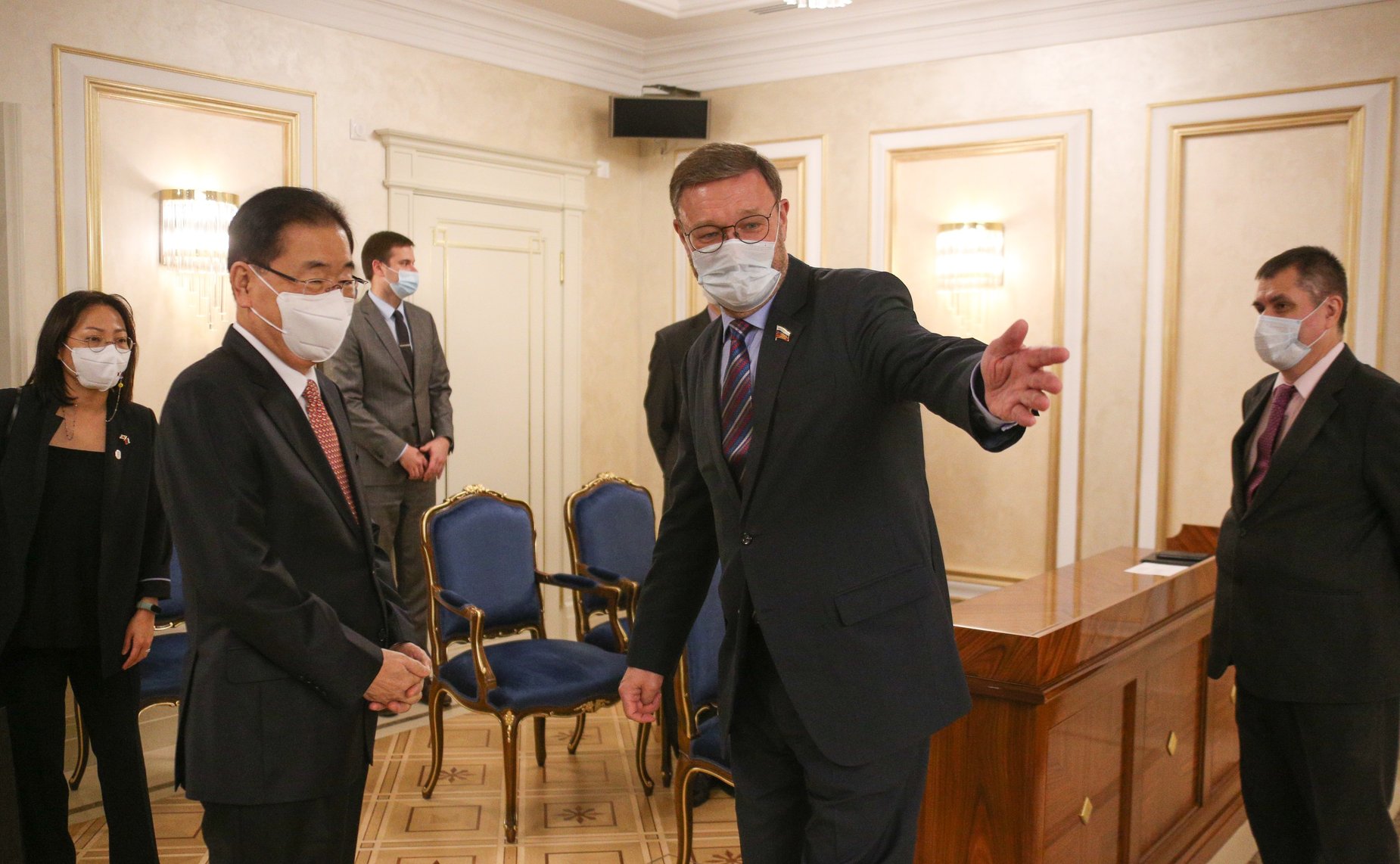 Встреча заместителя Председателя Совета Федерации Константина Косачева с Министром иностранных дел Республики Корея Чон Ый Ёном