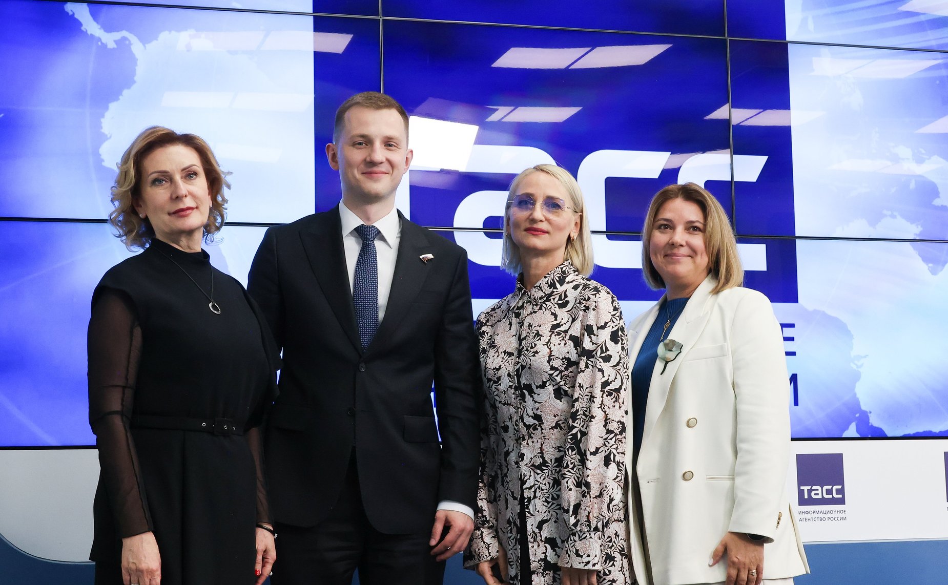Инна Святенко приняла участие в пресс-конференции, посвященной запуску образовательной программы Академии развития гражданского общества «Добрино» для семей участников специальной военной операции (фото ТАСС)