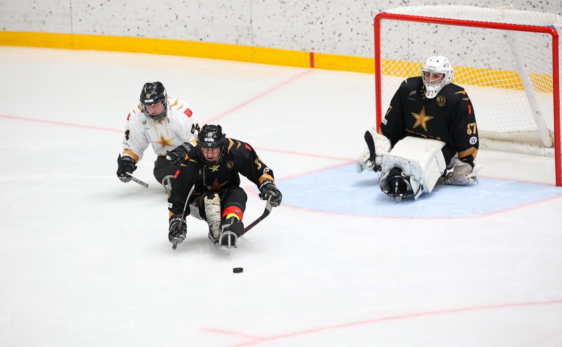 Валентина Матвиенко посетила тренировку команды по следж-хоккею из Санкт-Петербурга, в составе которой ветераны СВО