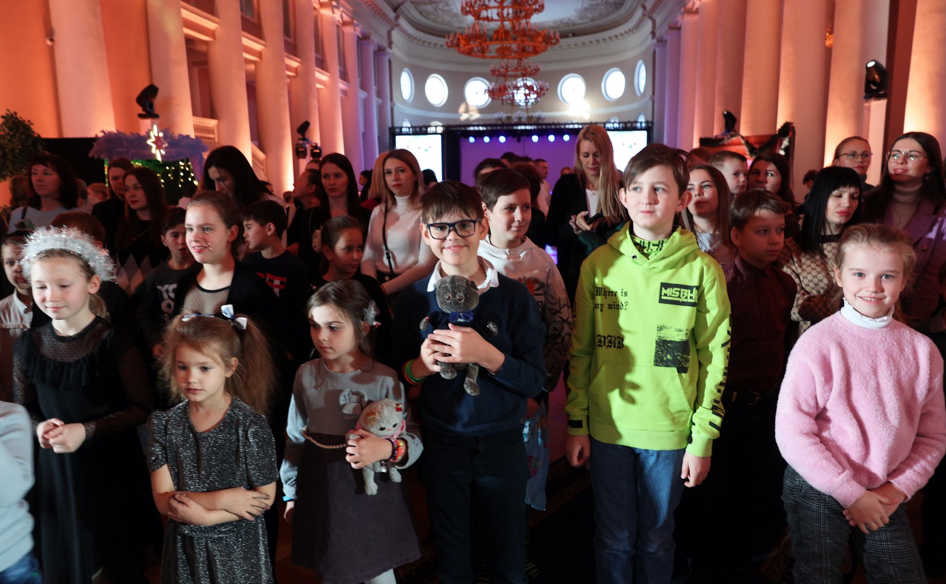 Дети из семей участников специальной военной операции стали гостями праздника «Рождество Христово в Таврическом дворце»