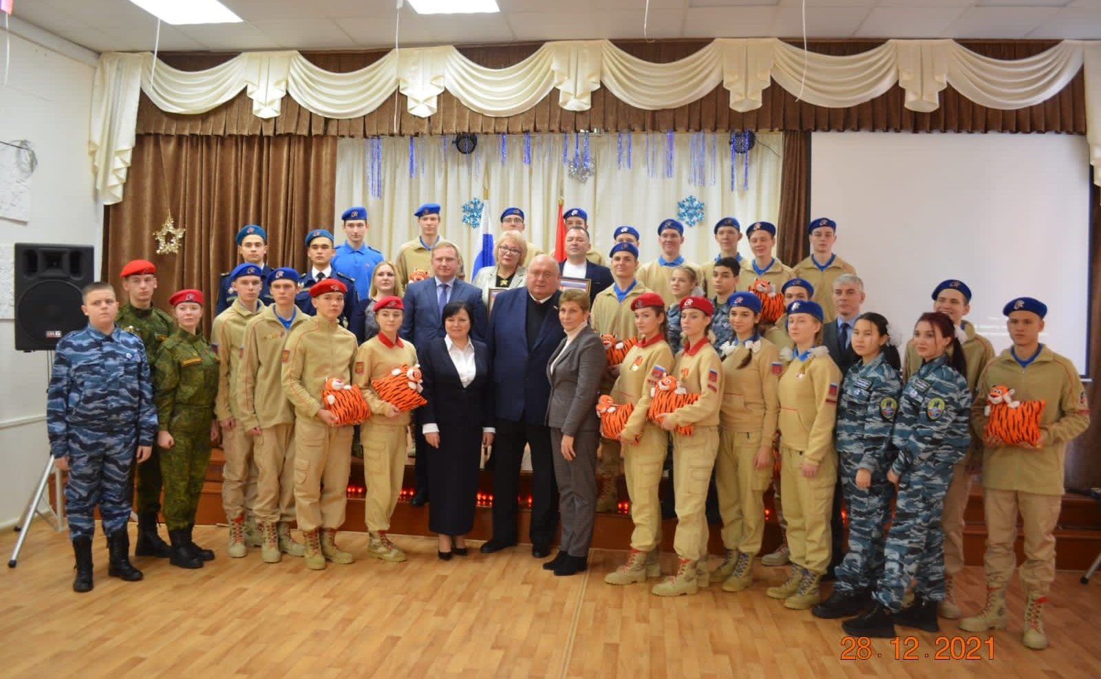 Сергей Аренин принял участие в торжественной церемонии награждения лучших участников Всероссийского детско-юношеского военно-патриотического общественного движения «ЮНАРМИЯ» и общественного движения правоохранительной направленности «Юный друг полиции» Са