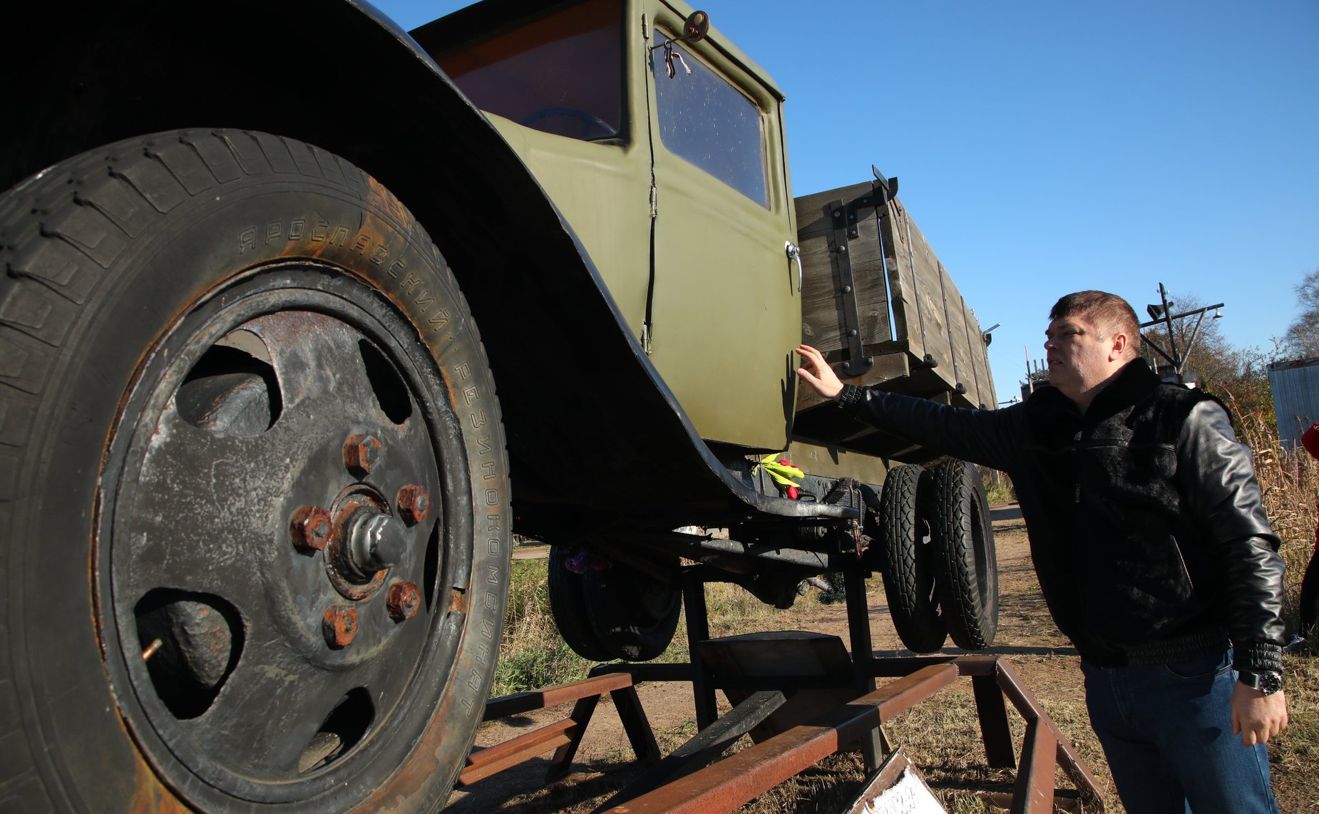 Дмитрий Василенко принял участие в экспедиции в поселок Кобона Кировского района. Здесь состоялась торжественная церемония подъема со дна Ладожского озера автомобиля времен Великой Отечественной войны