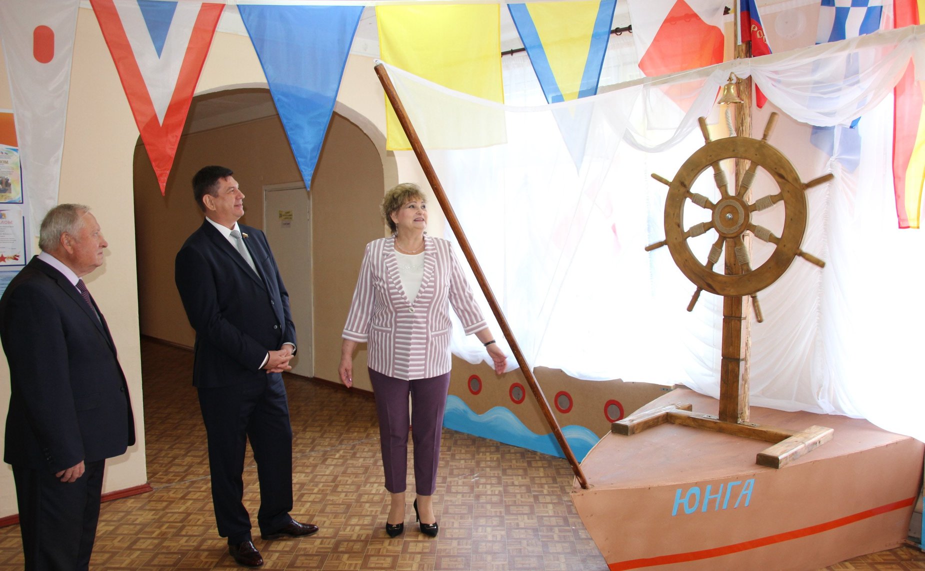 Виктор Смирнов в День знаний посетил школу № 1 г. Кинешмы и принял участие в открытии зала кадетской славы