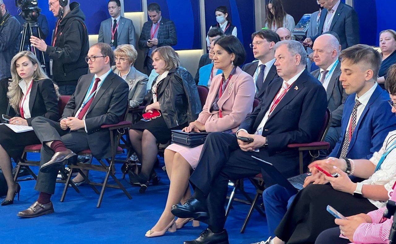 Анатолий Артамонов принял участия в дискуссиях и рабочих встречах, которые прошли в рамках Петербургского международного экономического форума (ПМЭФ)