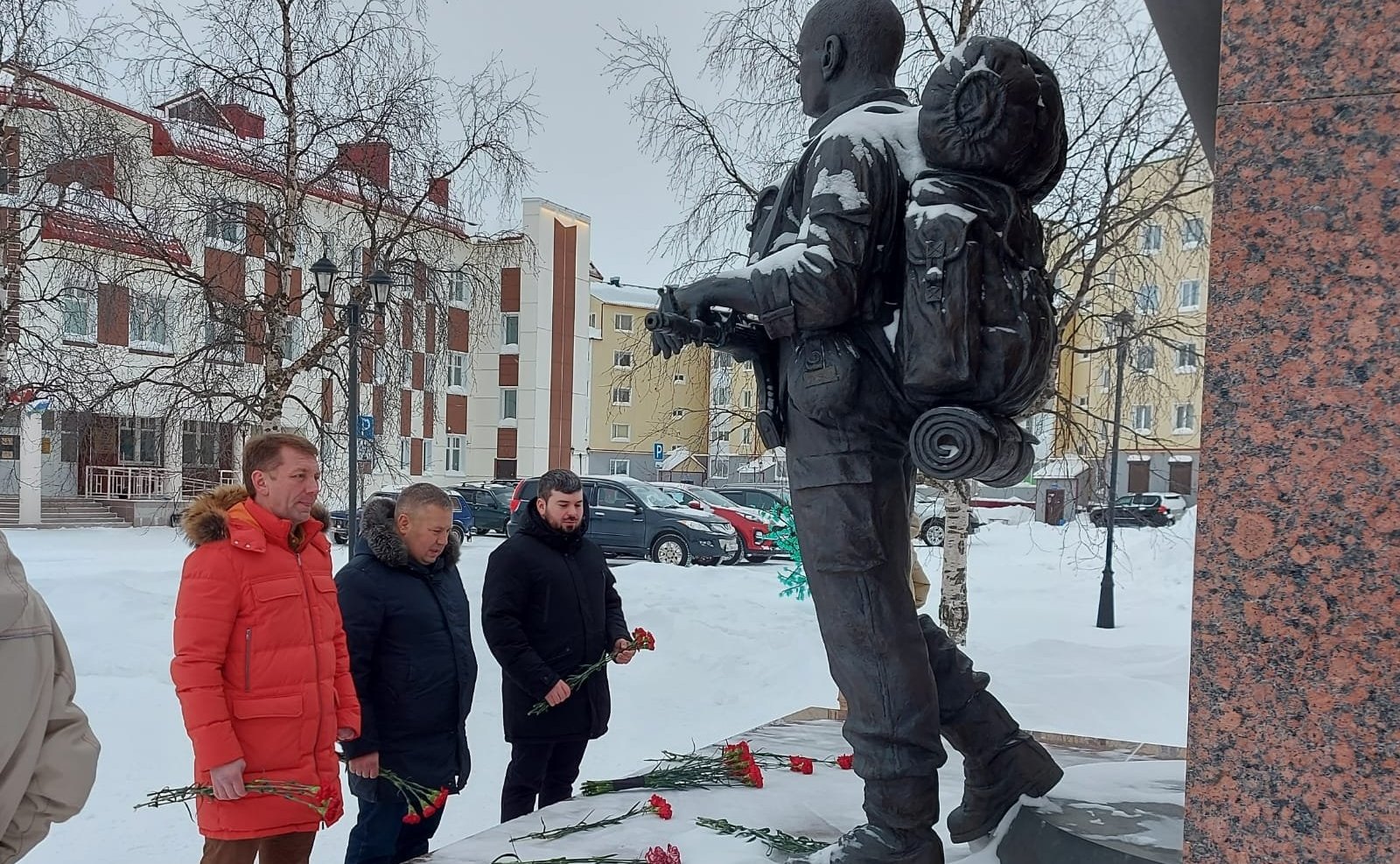 Денис Гусев почтил память воинов-интернационалистов в городе Нарьян-Маре