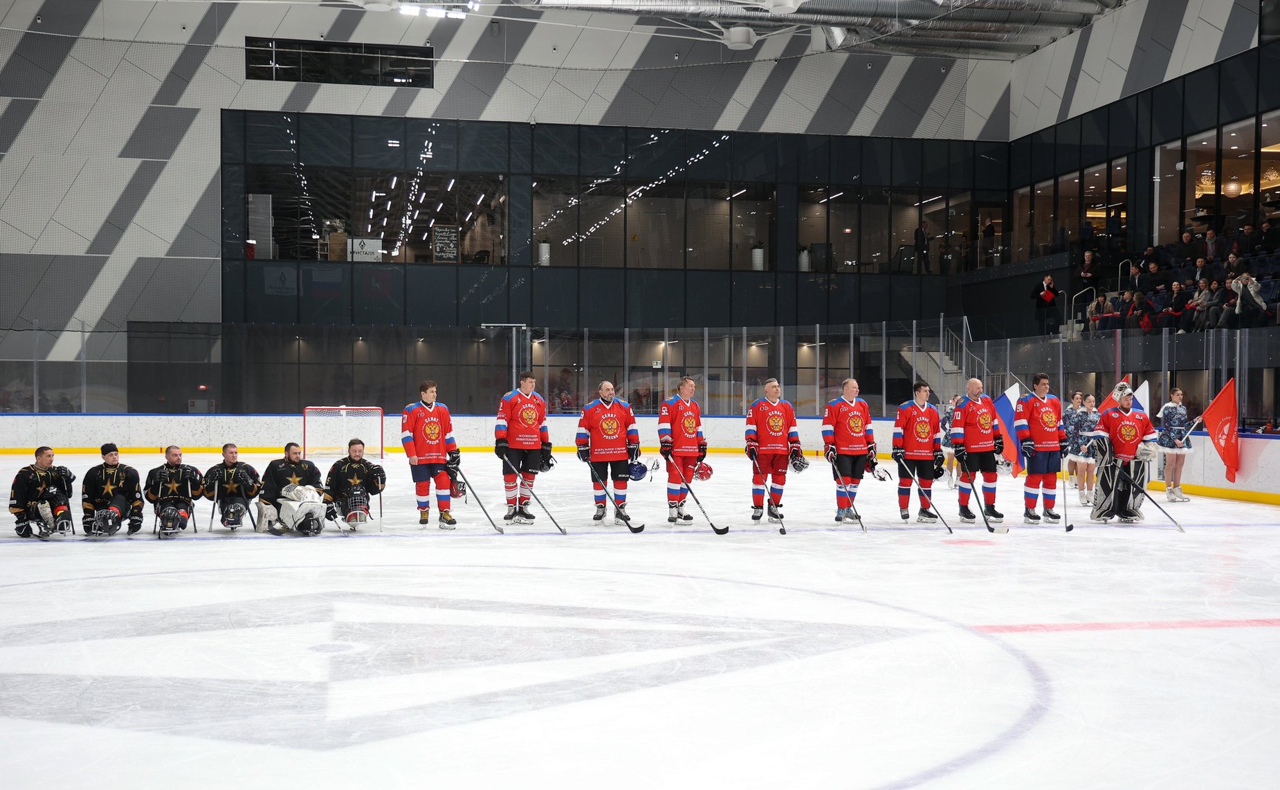 Валентина Матвиенко посетила тренировку команды по следж-хоккею из Санкт-Петербурга, в составе которой ветераны СВО