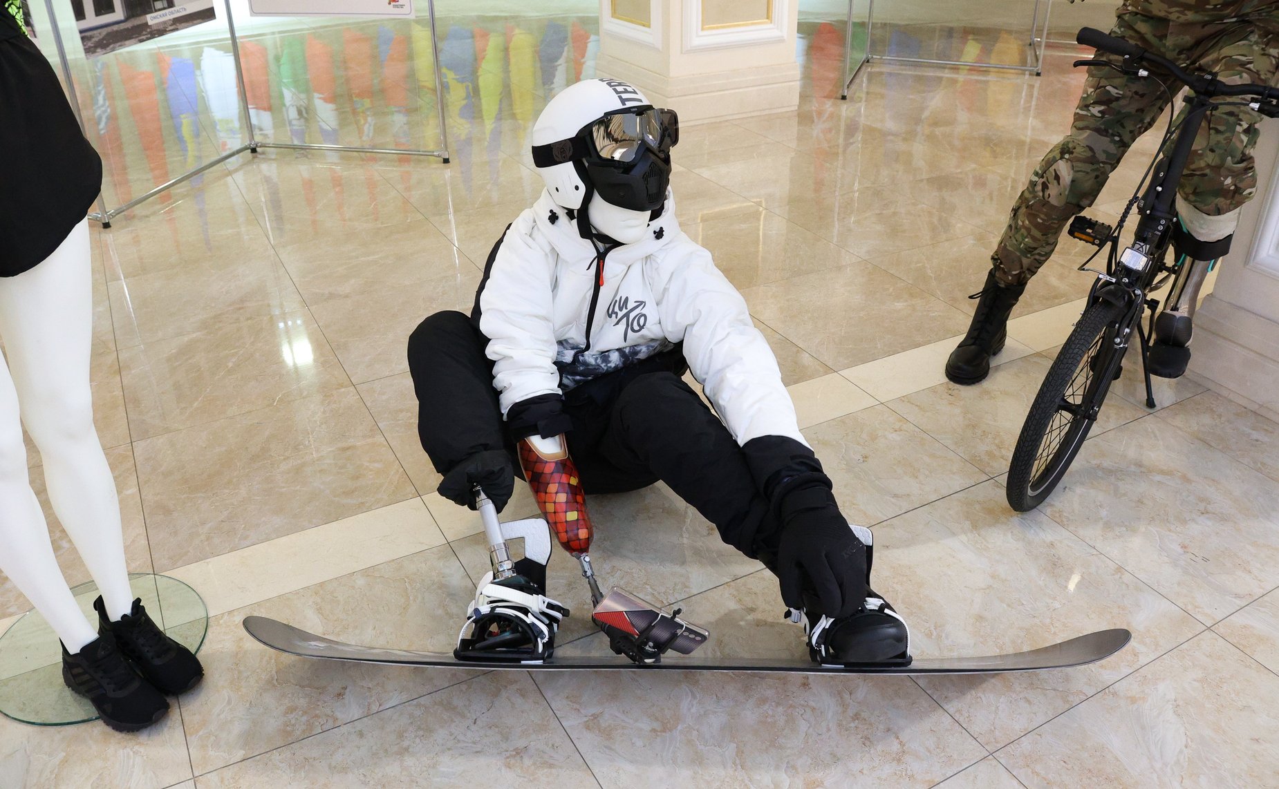 Открытие и осмотр выставки последних разработок в области высокотехнологического протезирования