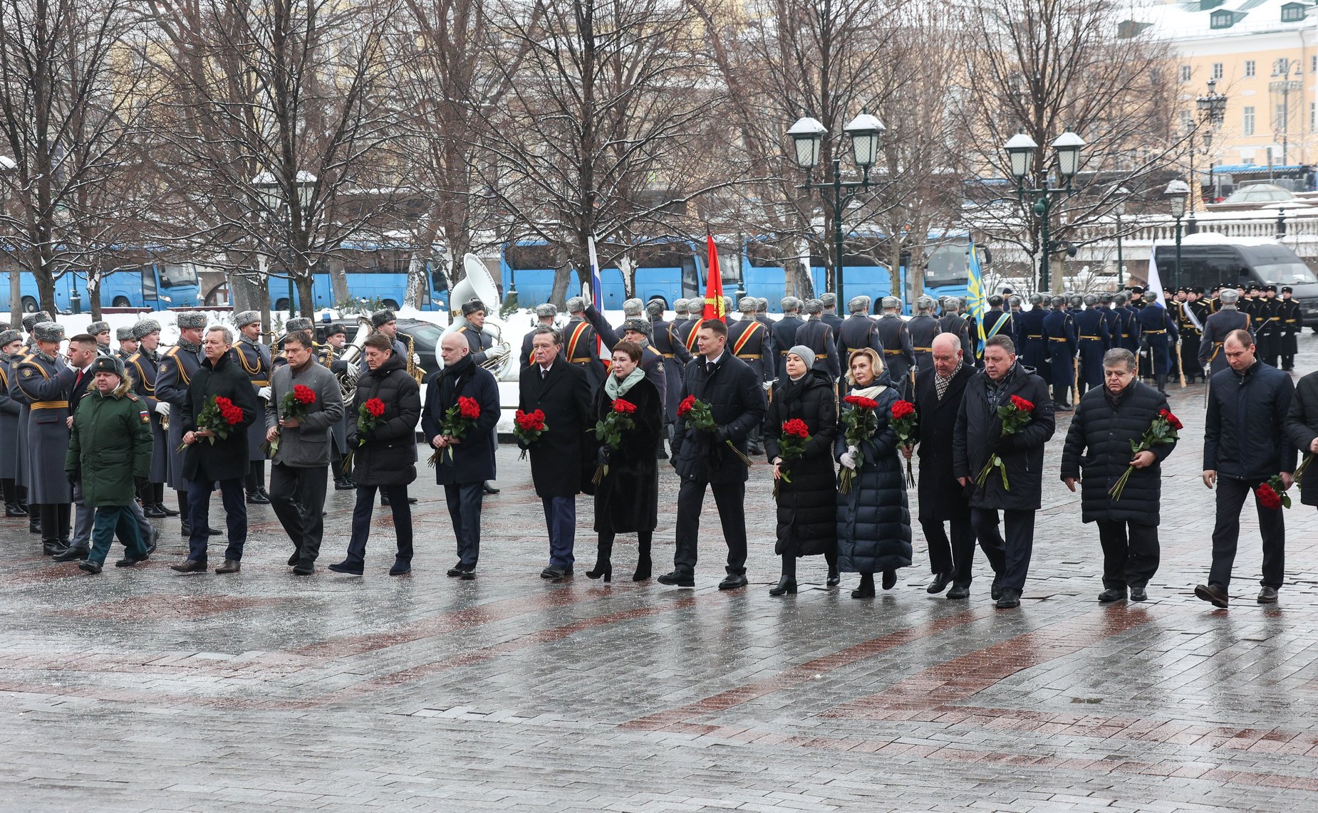Председатель Совета Федерации Валентина Матвиенко и сенаторы РФ приняли участие в церемонии возложения цветов к Могиле Неизвестного Солдата