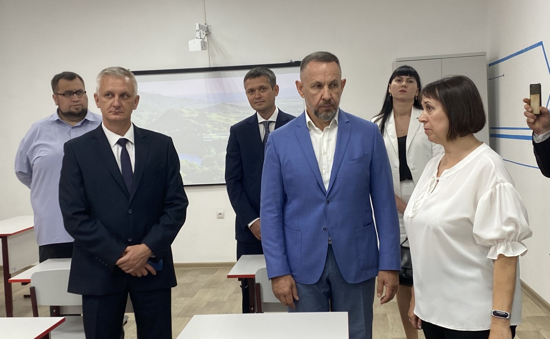 Олег Алексеев посетил ряд образовательных учреждений региона и поздравил учеников и педагогов с Днем знаний