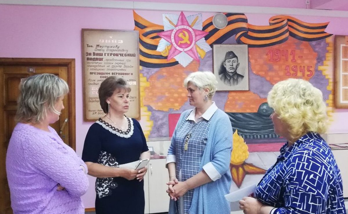 Татьяна Гигель в ходе рабочей командировки по региону встретилась с коллективом Каракокшинской общеобразовательной школы имени Семена Тартыкова