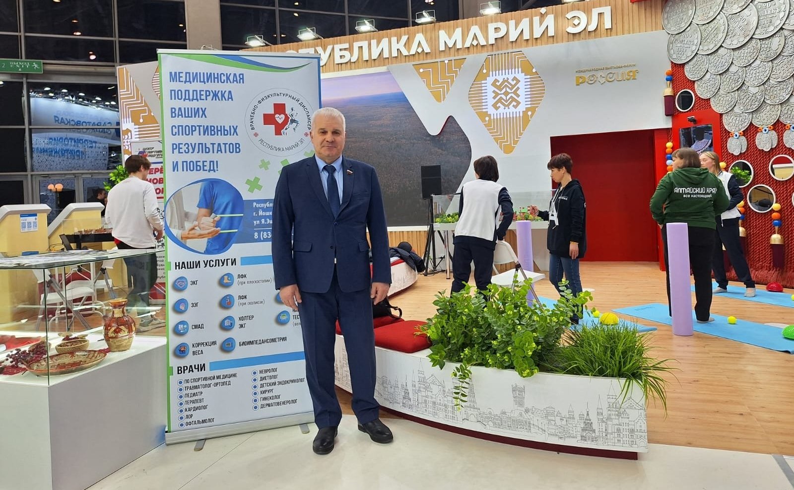Сергей Мартынов оценил спортивную составляющую стенда Марий Эл на ВДНХ, где продолжается выставка-форум «Россия»