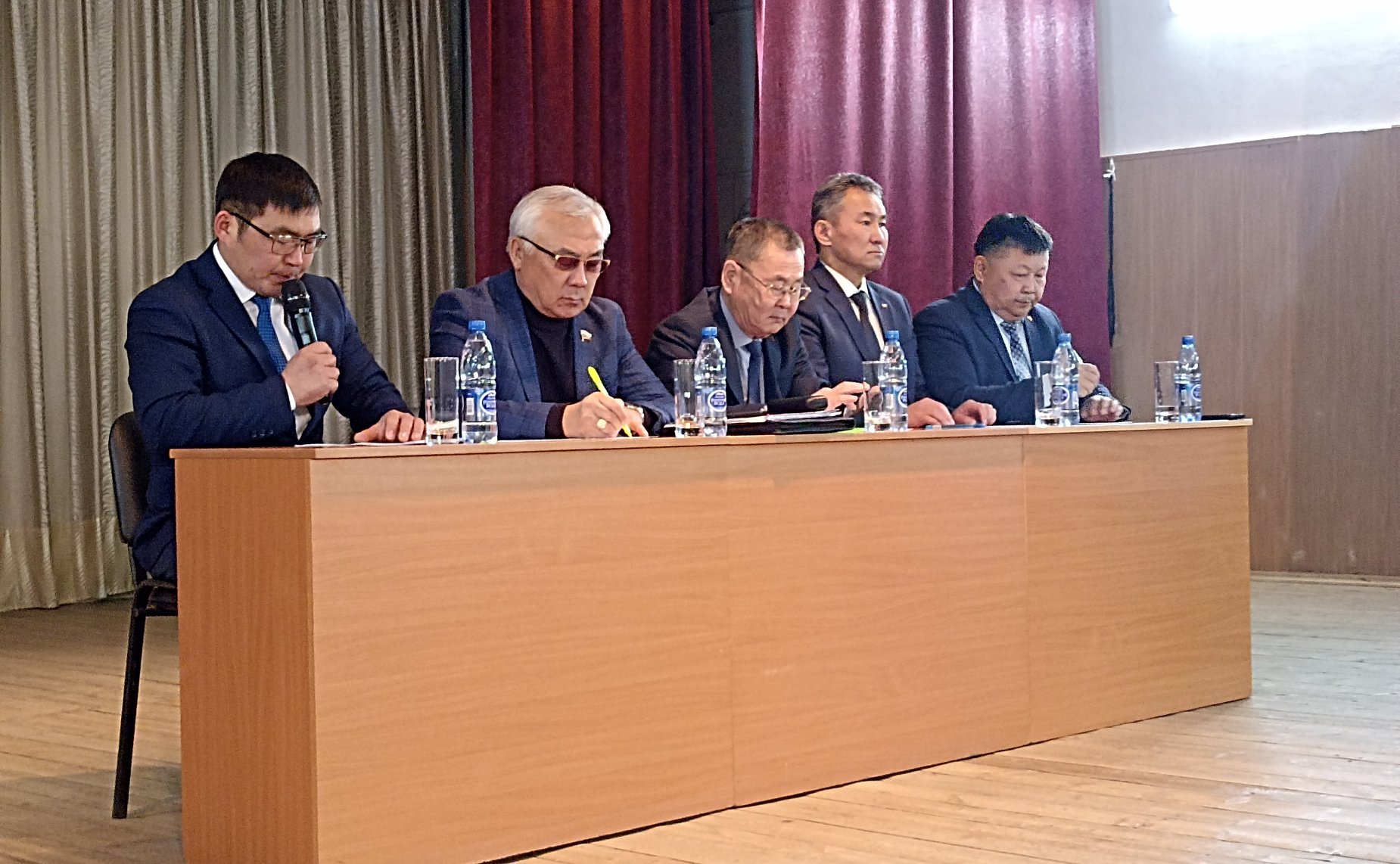 Баир Жамсуев в ходе рабочей поездки в регион посетил городское поселение «Могойтуй» и село Хара-Шибирь Могойтуйского района