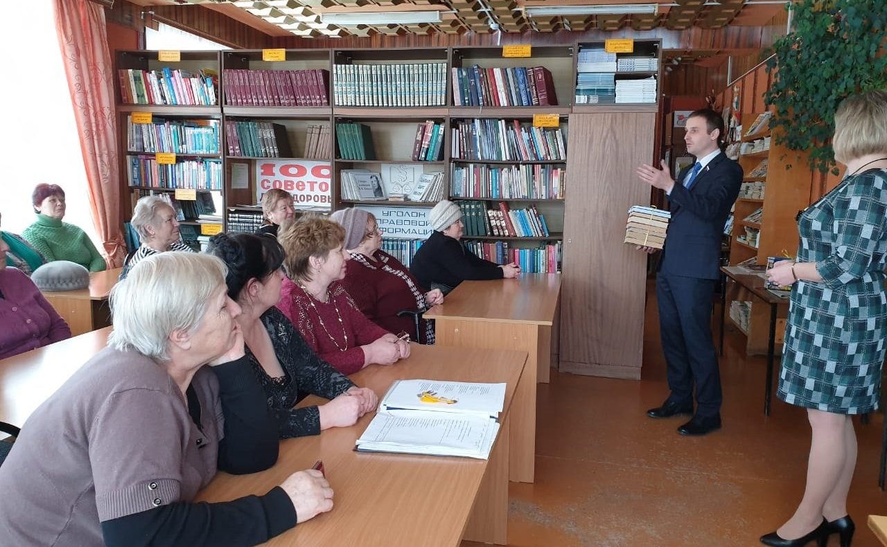 Сергей Леонов посетил сельские библиотеки Починковского района Смоленской области