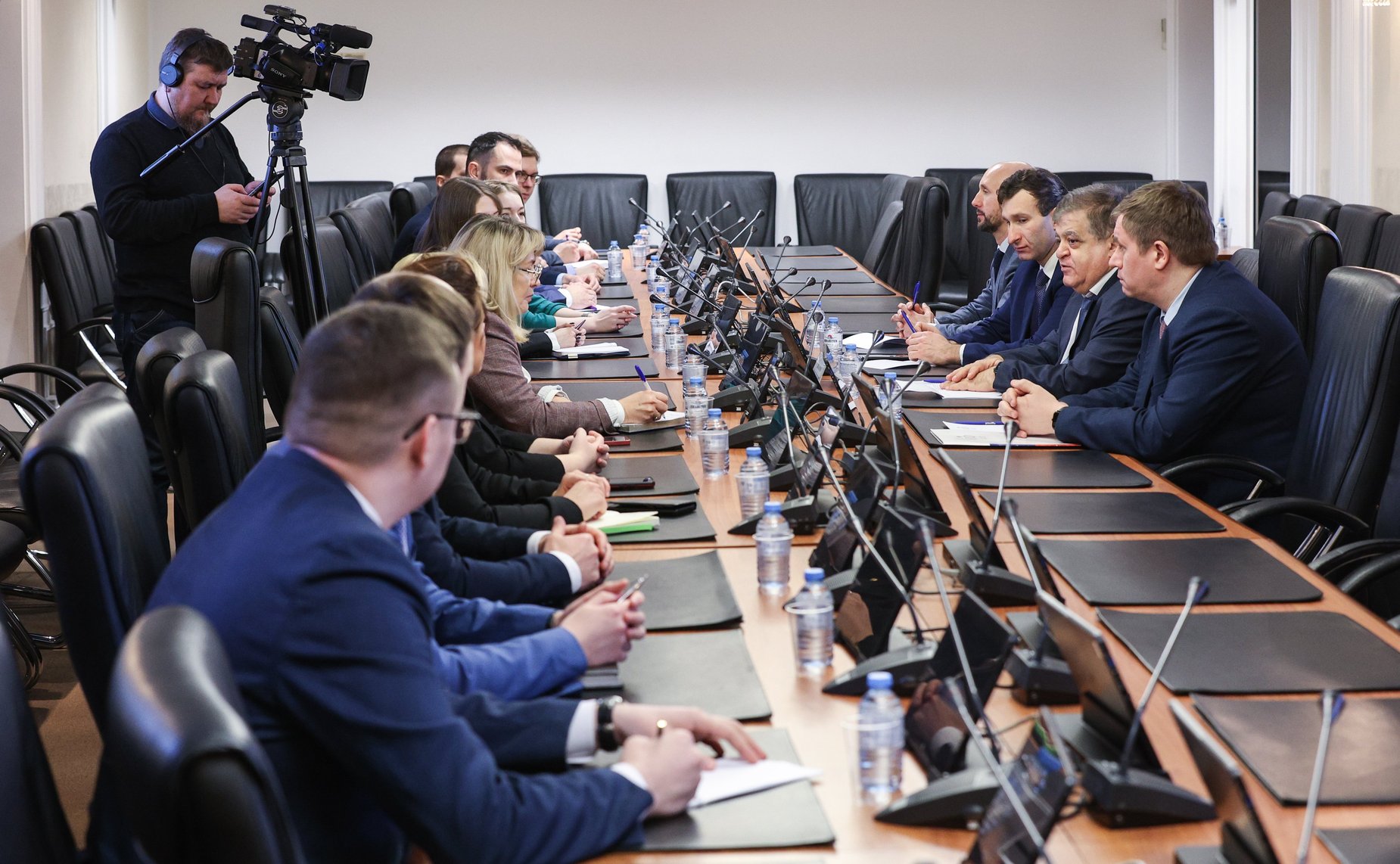 Владимир Джабаров провел встречу с сотрудниками Росфинмониторинга