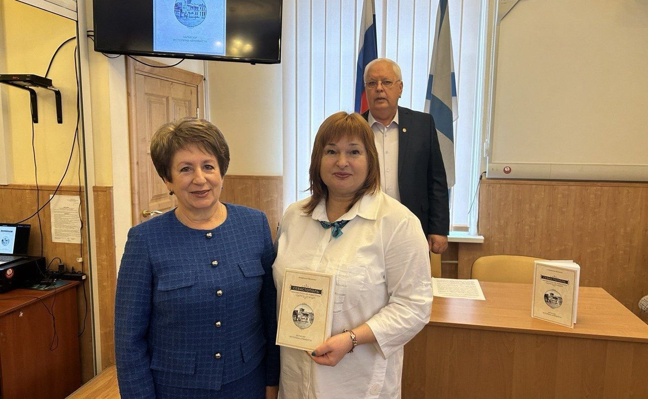 Екатерина Алтабаева выступила с приветственным словом на персональной выставке заслуженного деятеля искусств Севастополя, художника Николая Карпова «… и снова придет весна»